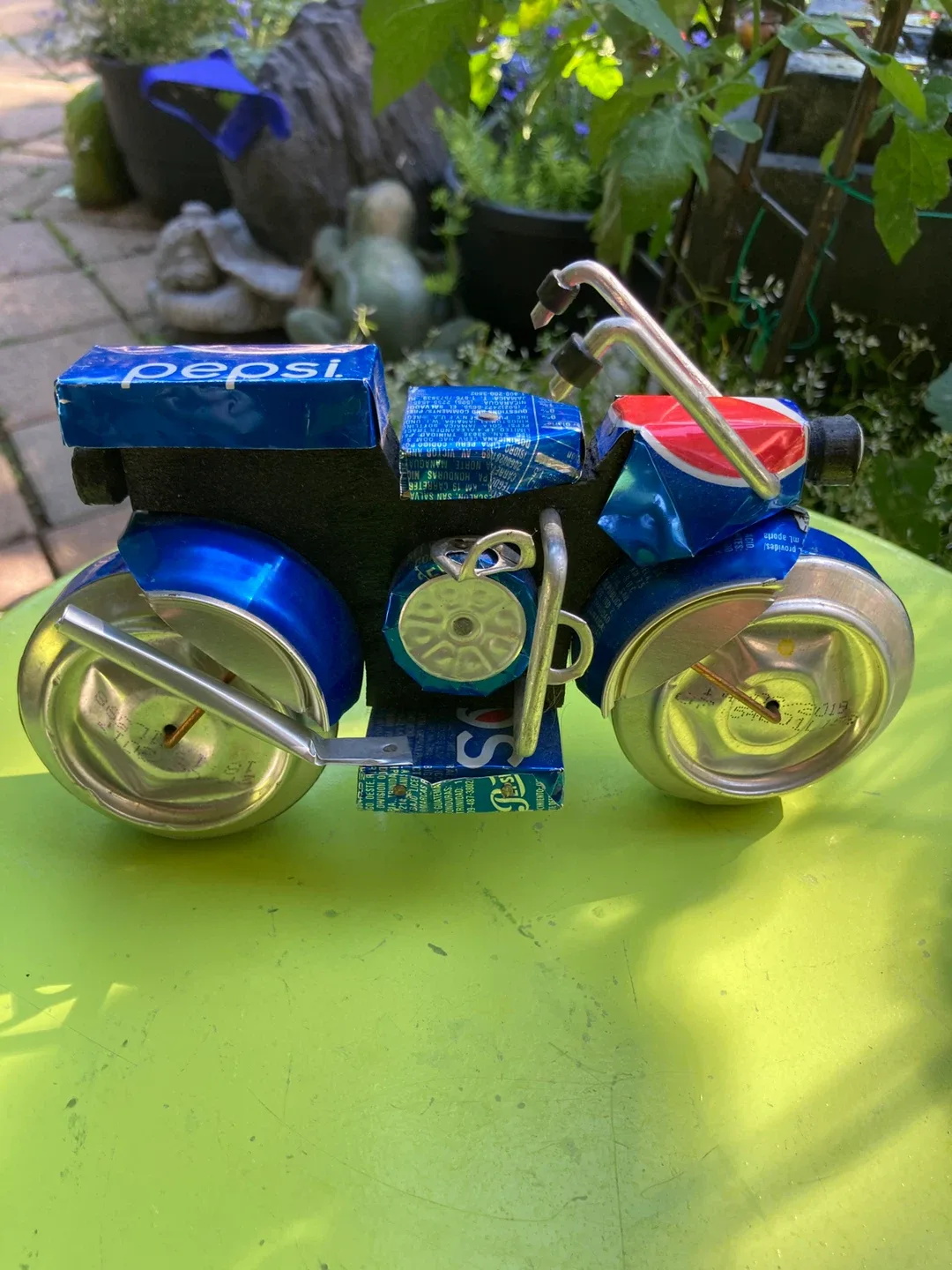 Handmade Soda Can Motorcycle Art image indicator(2)