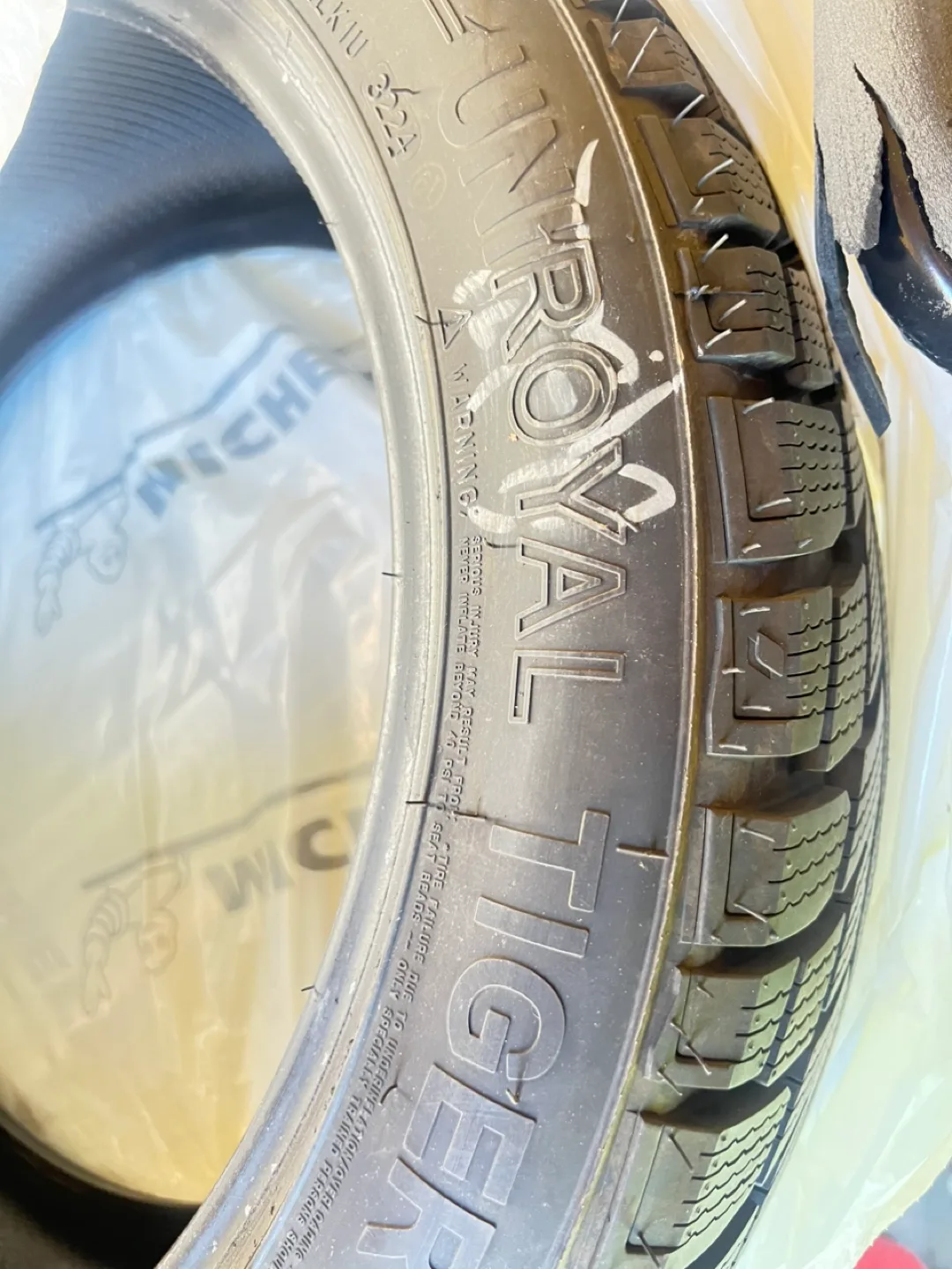 4 Uniroyal Tiger Winter Tires - 255/45R20 image indicator(2)