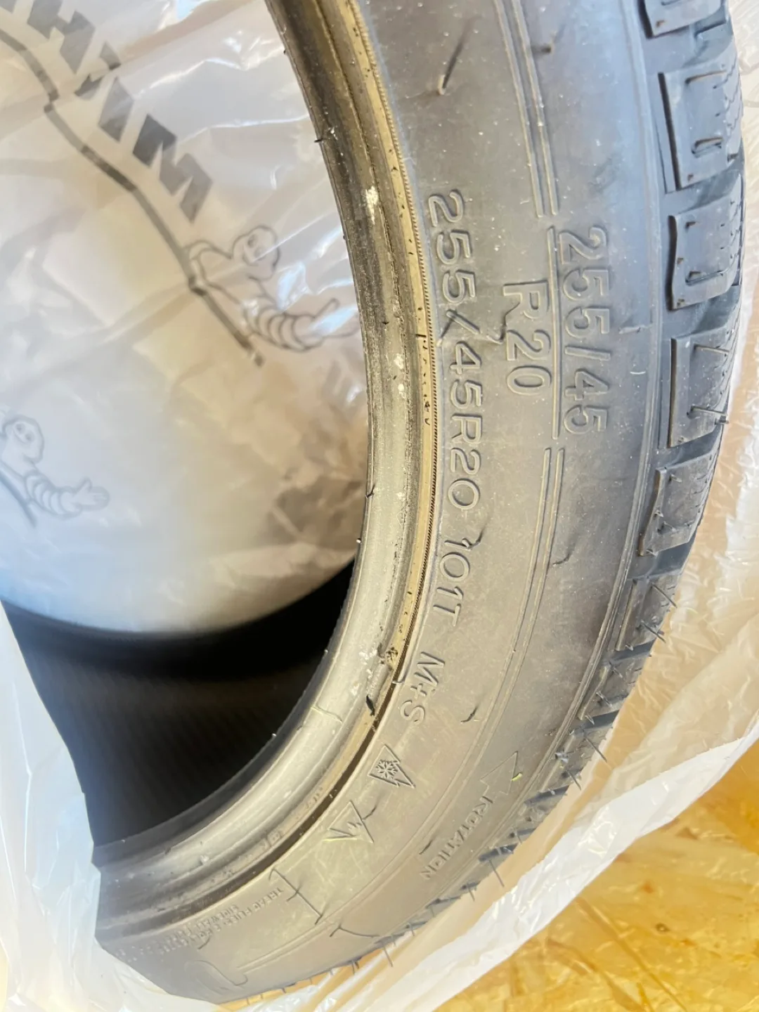 4 Uniroyal Tiger Winter Tires - 255/45R20 image indicator(5)