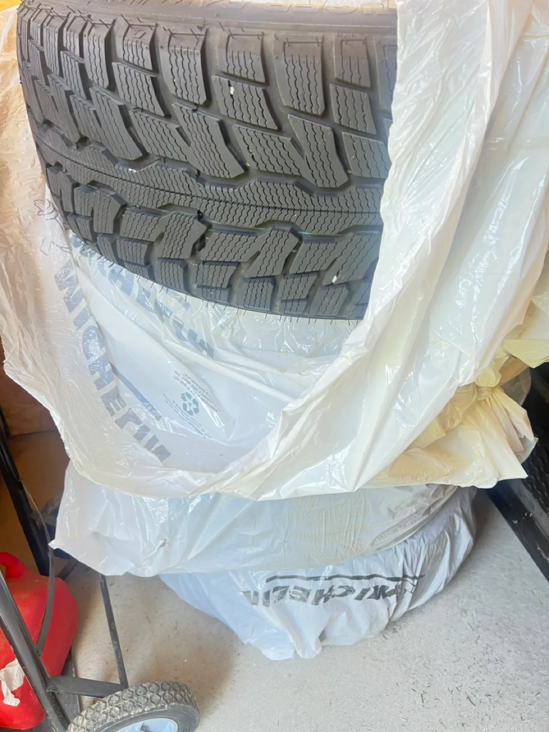 4 Uniroyal Tiger Winter Tires - 255/45R20 image indicator(3)