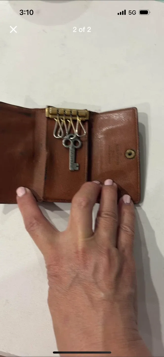 Louis Vuitton Key Holder image indicator(2)