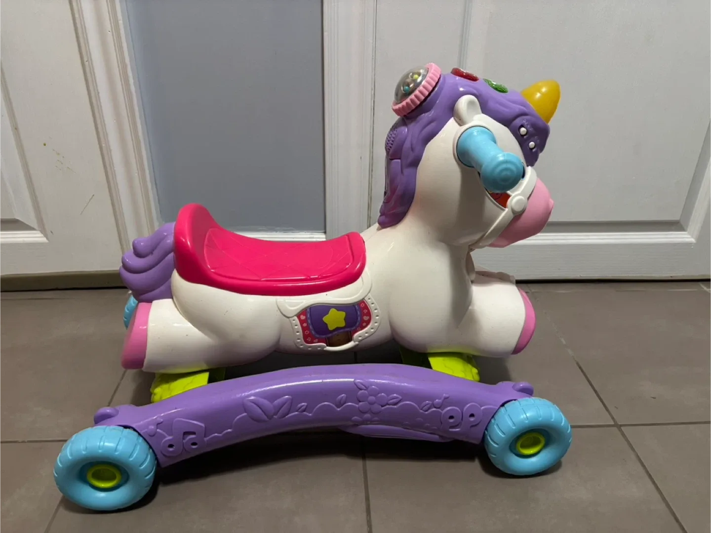 Fisher-Price Unicorn Ride-On Toy image indicator(3)