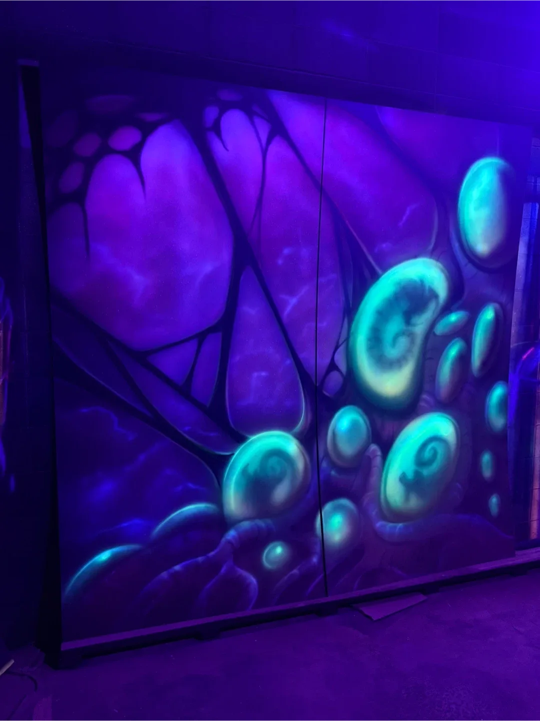 Custom Airbrush Mural (8’x8’) Alien UV Light image indicator(4)