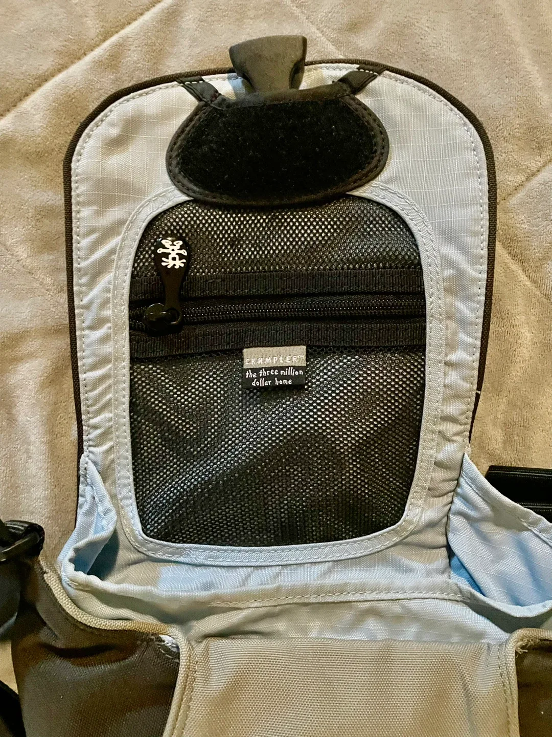 Crumpler 3 Million Dollar Home Camera Bag - Black image indicator(2)