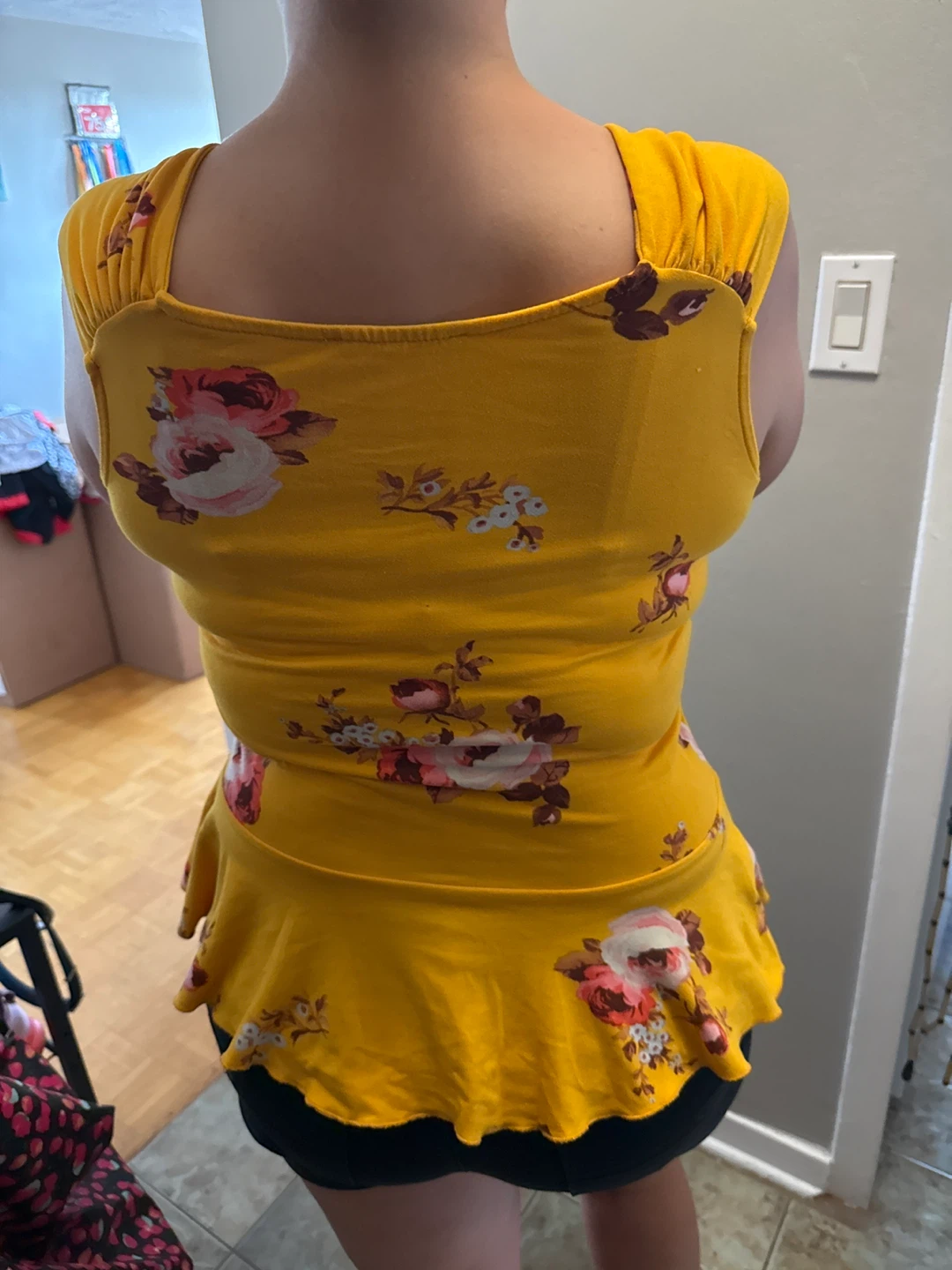Suzy Sheer Yellow Floral Peplum Tank Top - photo 2
