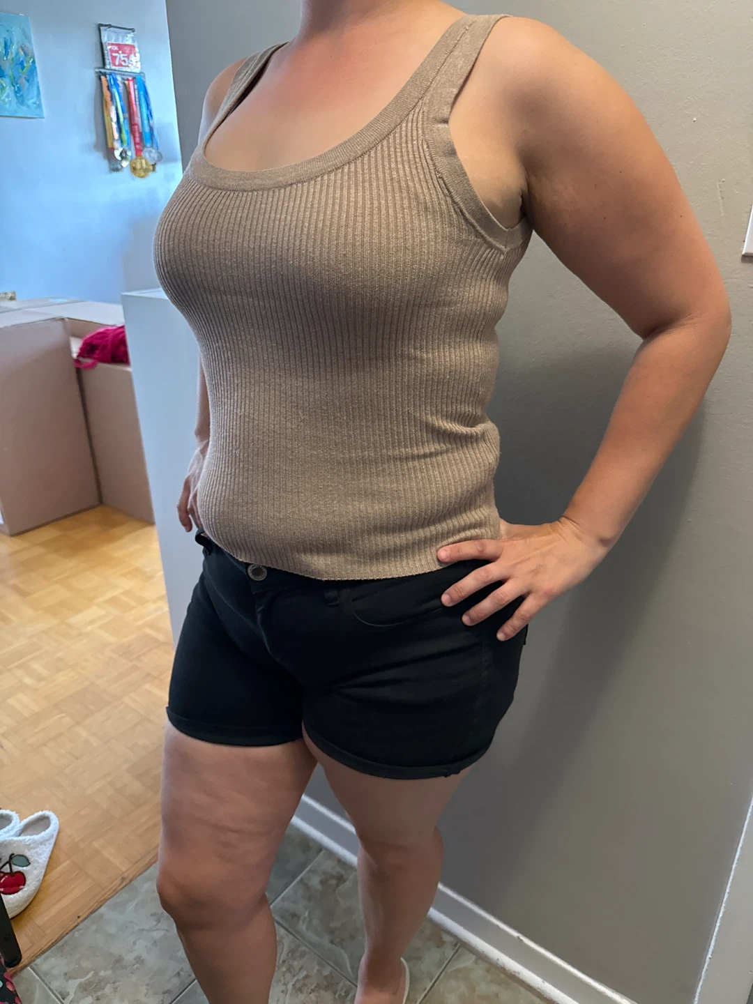 Brown tanktop