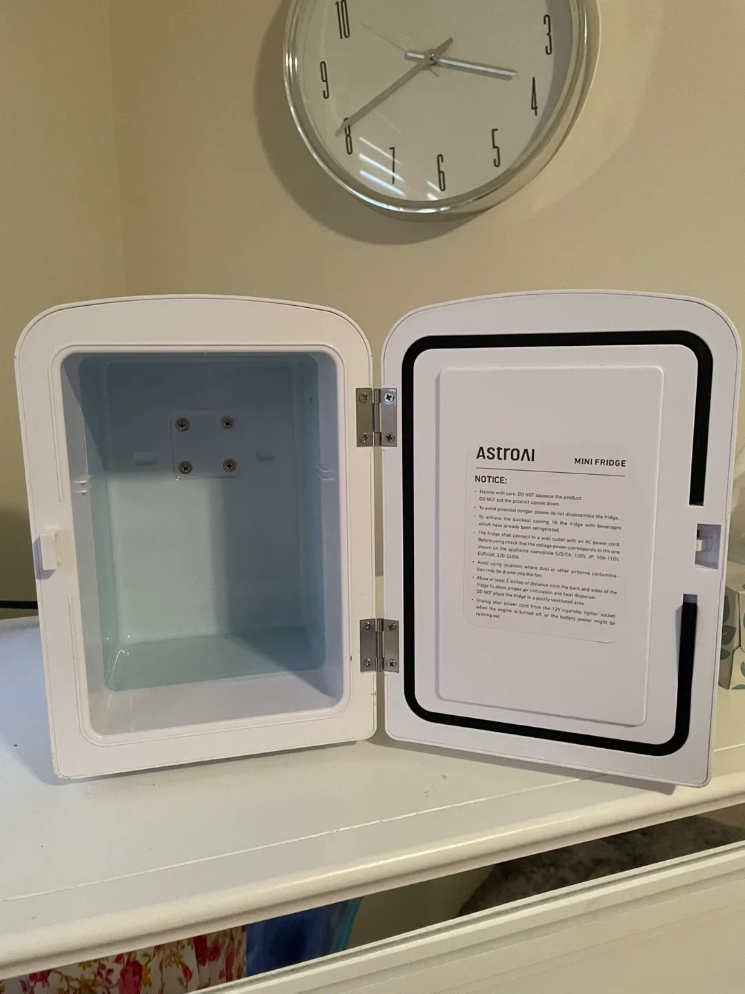 AstroAI Mini Fridge - Portable Thermoelectric Cooler image indicator(2)