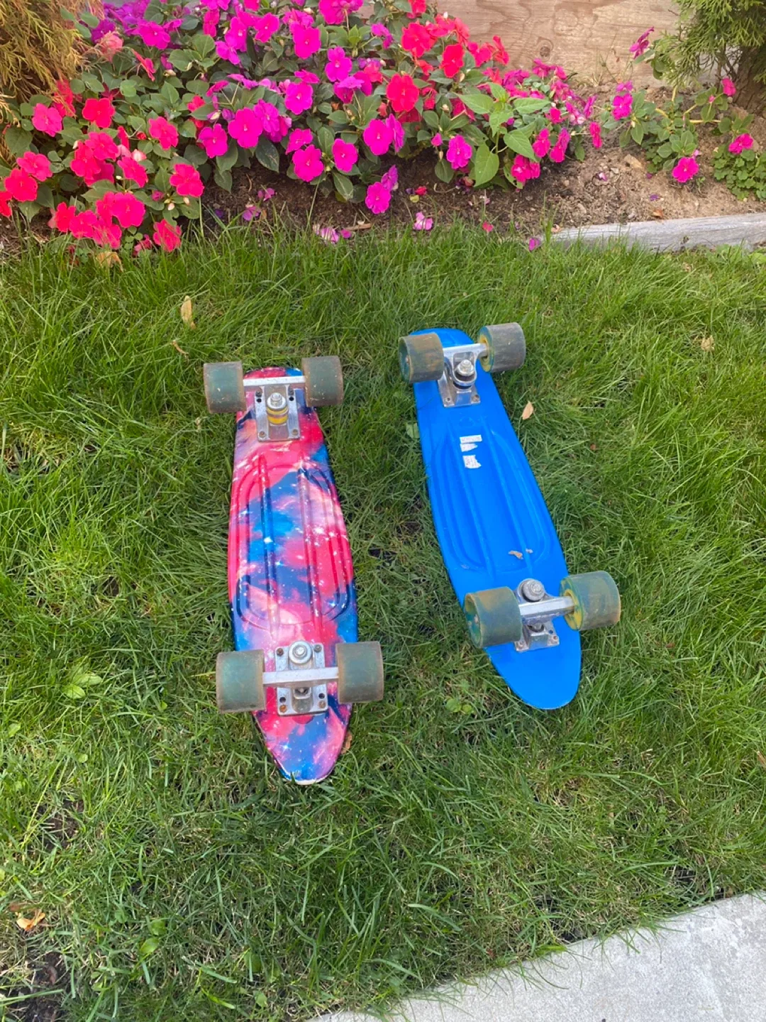 Penny Skateboard, Blue & Pink image indicator(2)