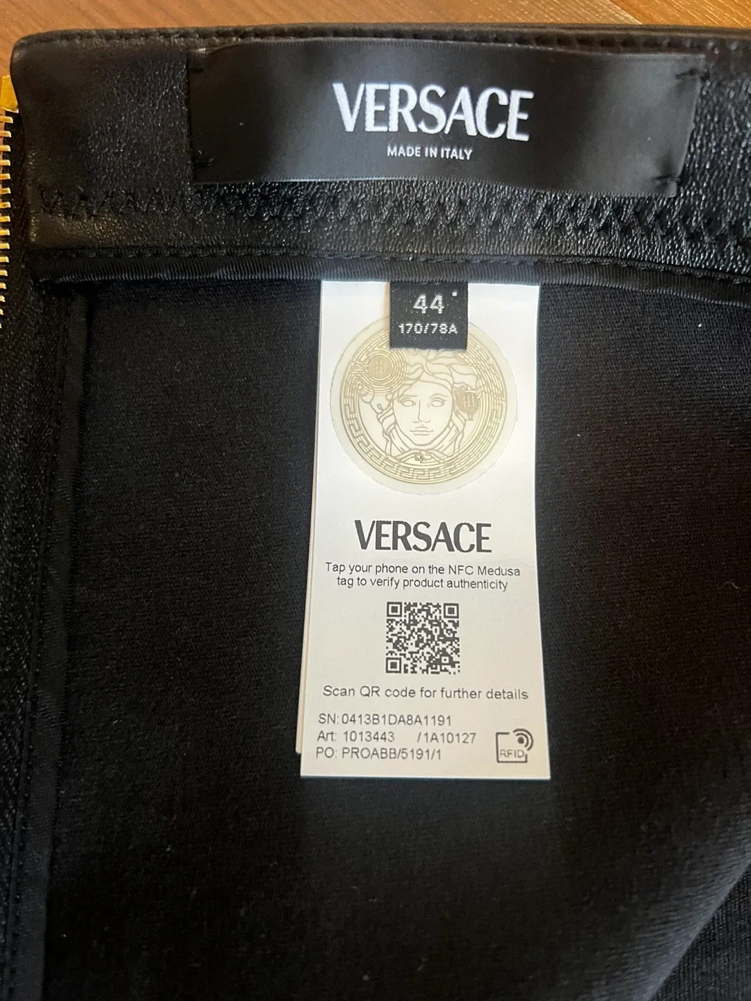 Authentic BNWT Versace Black Leather Skirt - Size 44 image indicator(5)