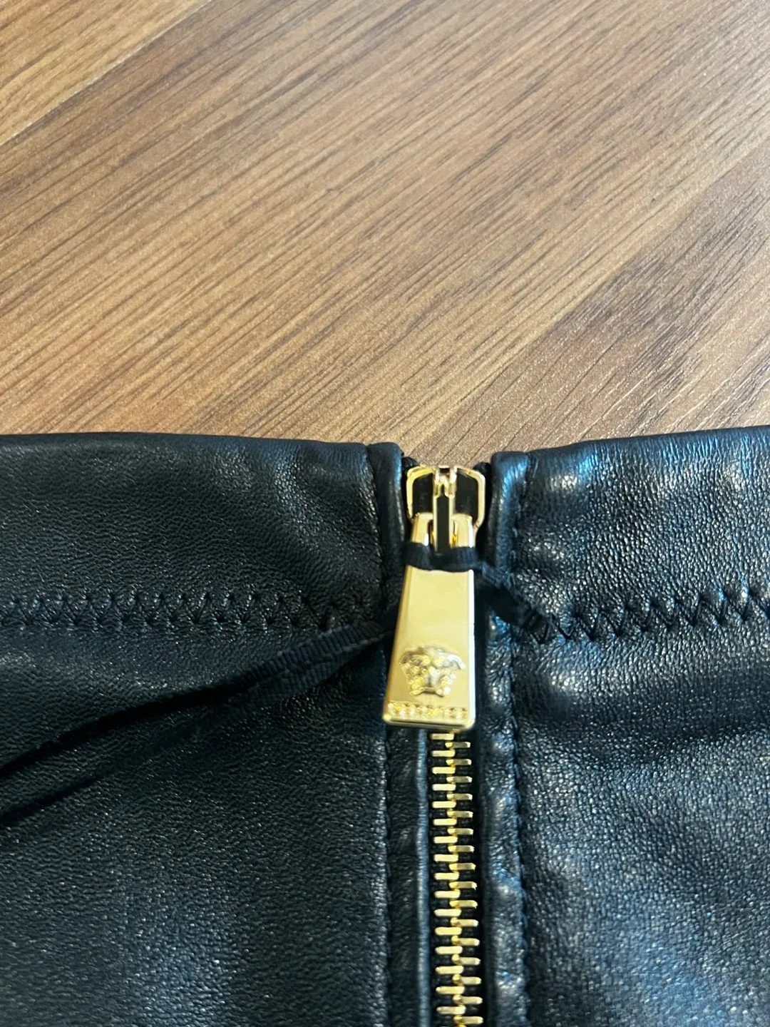 Authentic BNWT Versace Black Leather Skirt - Size 44 image indicator(6)