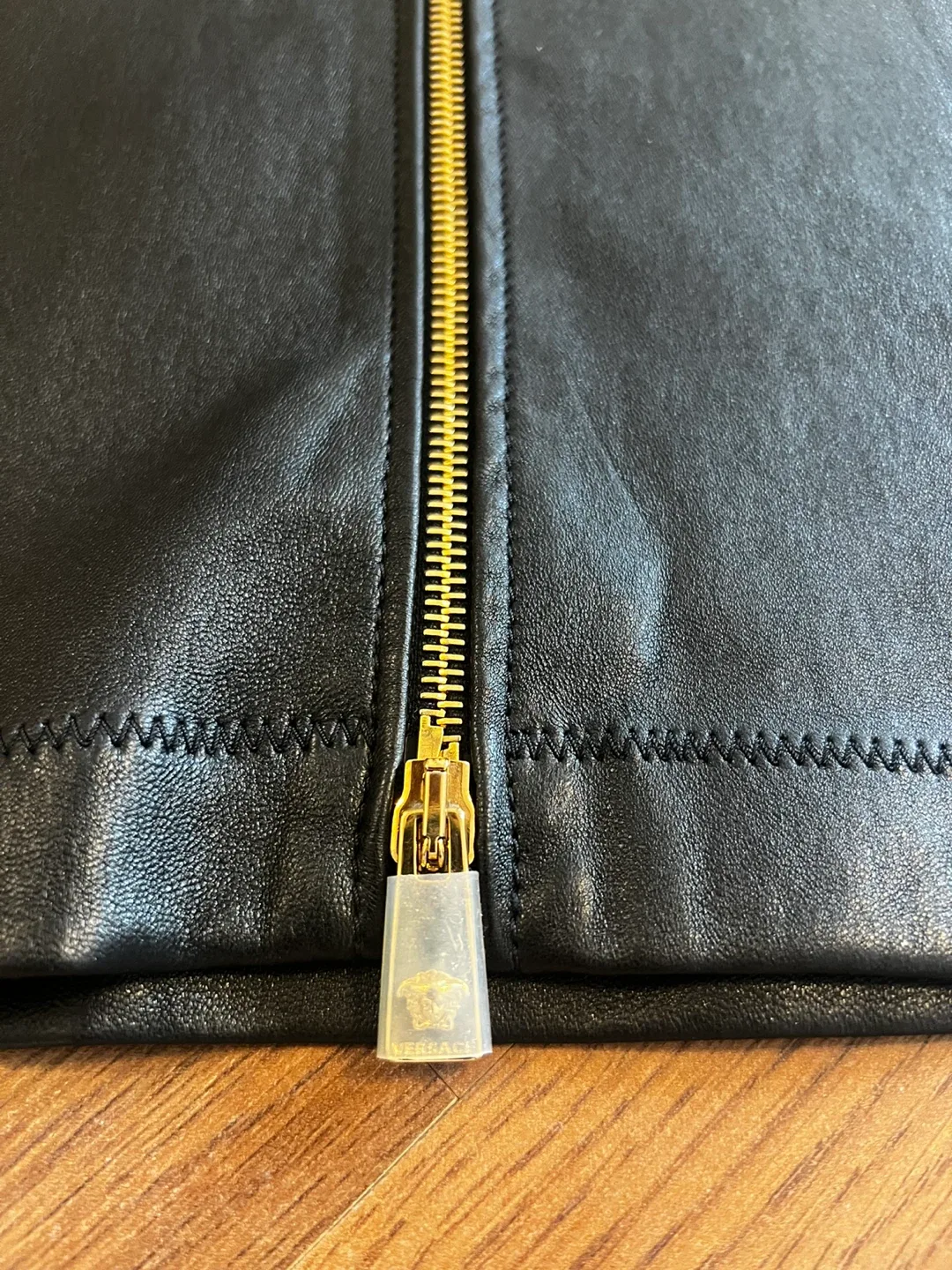 Authentic BNWT Versace Black Leather Skirt - Size 44 image indicator(4)