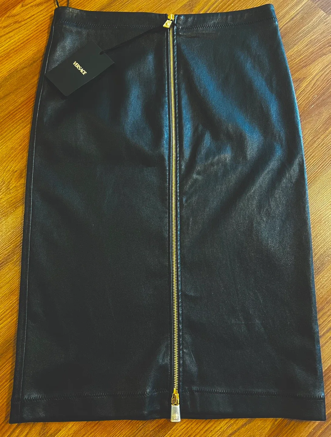 Authentic BNWT Versace Black Leather Skirt - Size 44 image indicator(3)