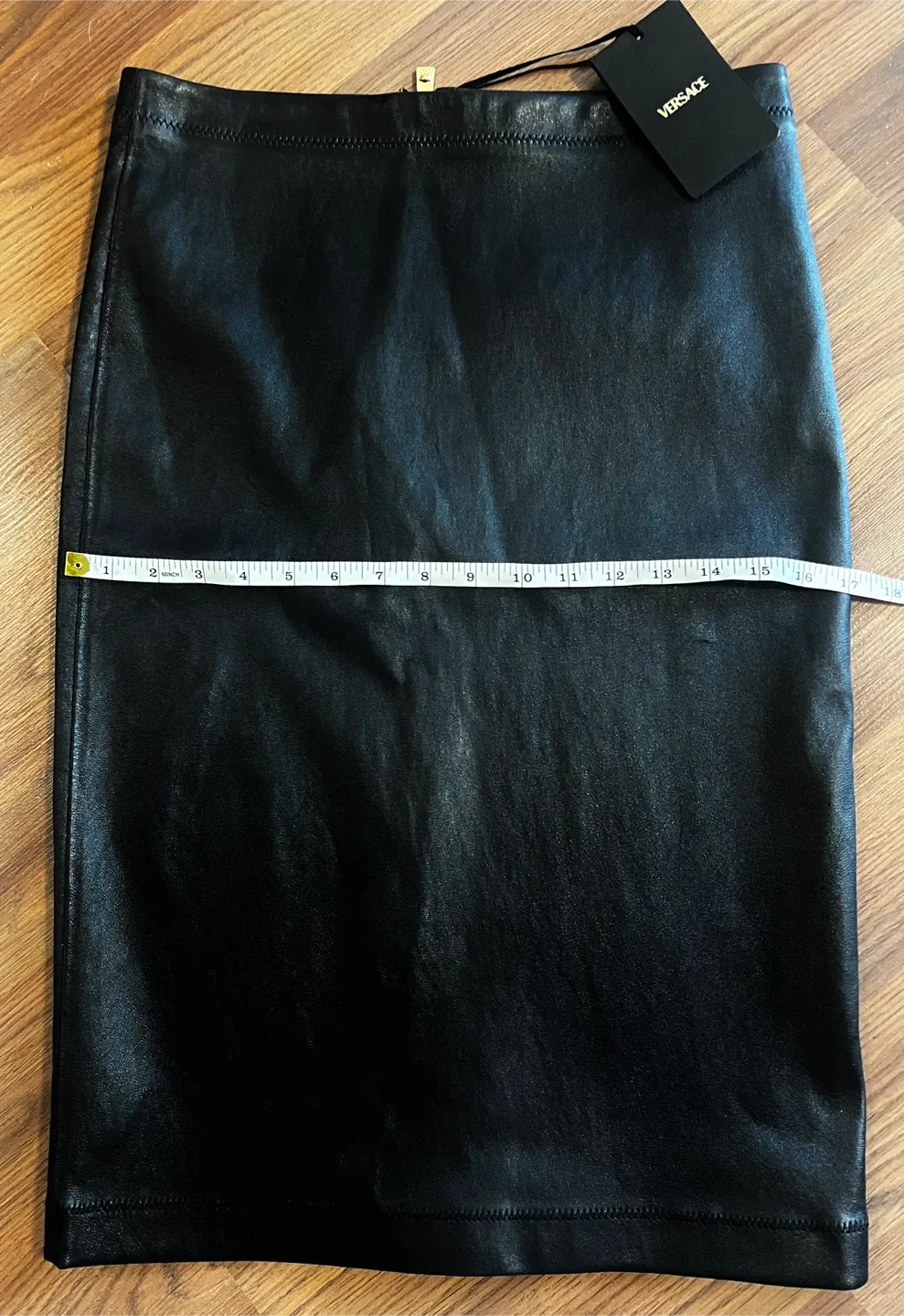Authentic BNWT Versace Black Leather Skirt - Size 44 image indicator(8)