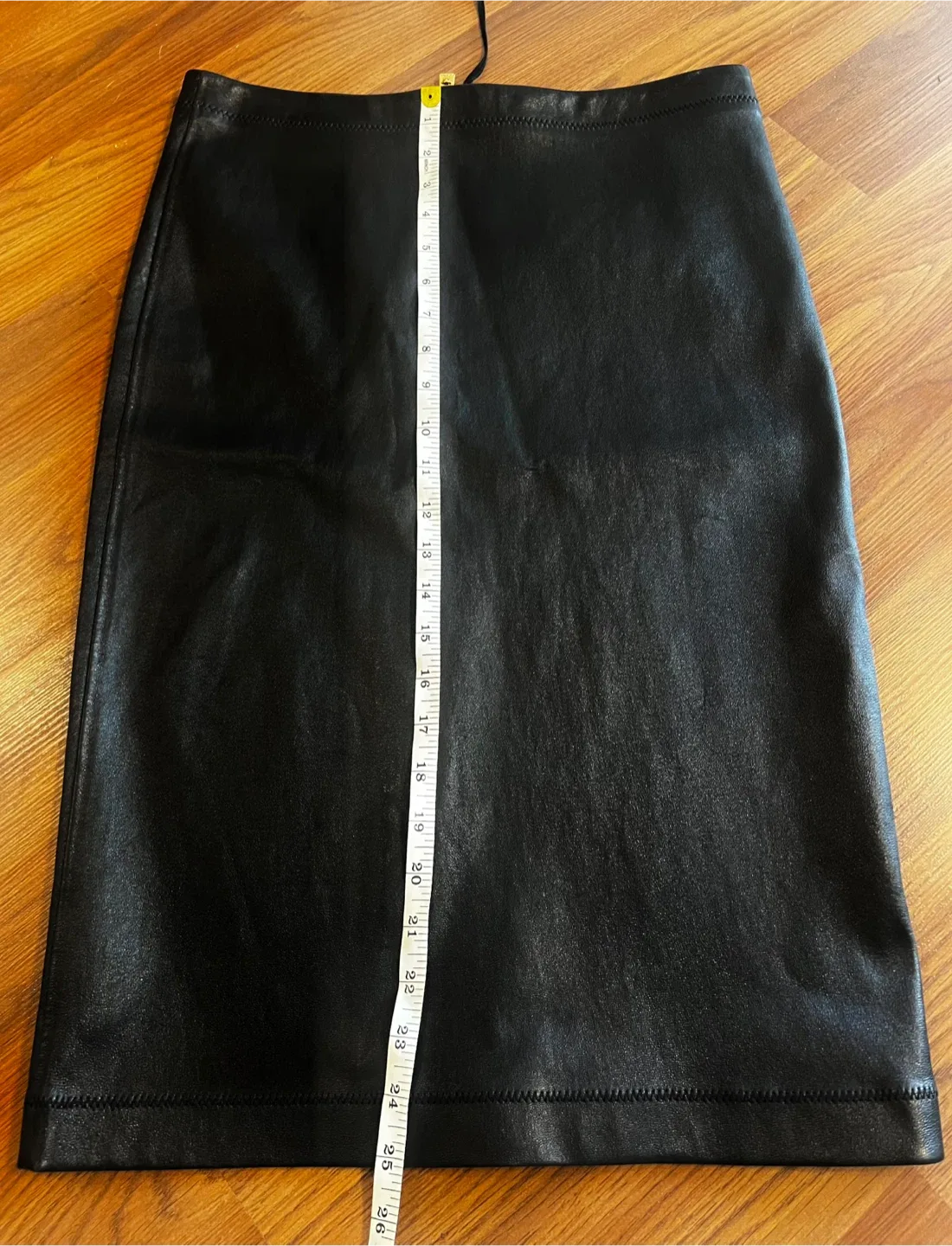 Authentic BNWT Versace Black Leather Skirt - Size 44 image indicator(9)