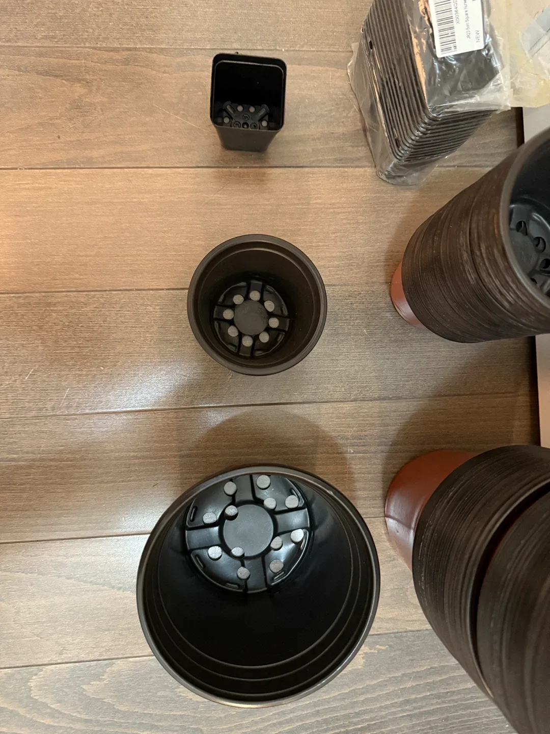 0ver 150 Assorted Plastic Nursery Pots image indicator(2)