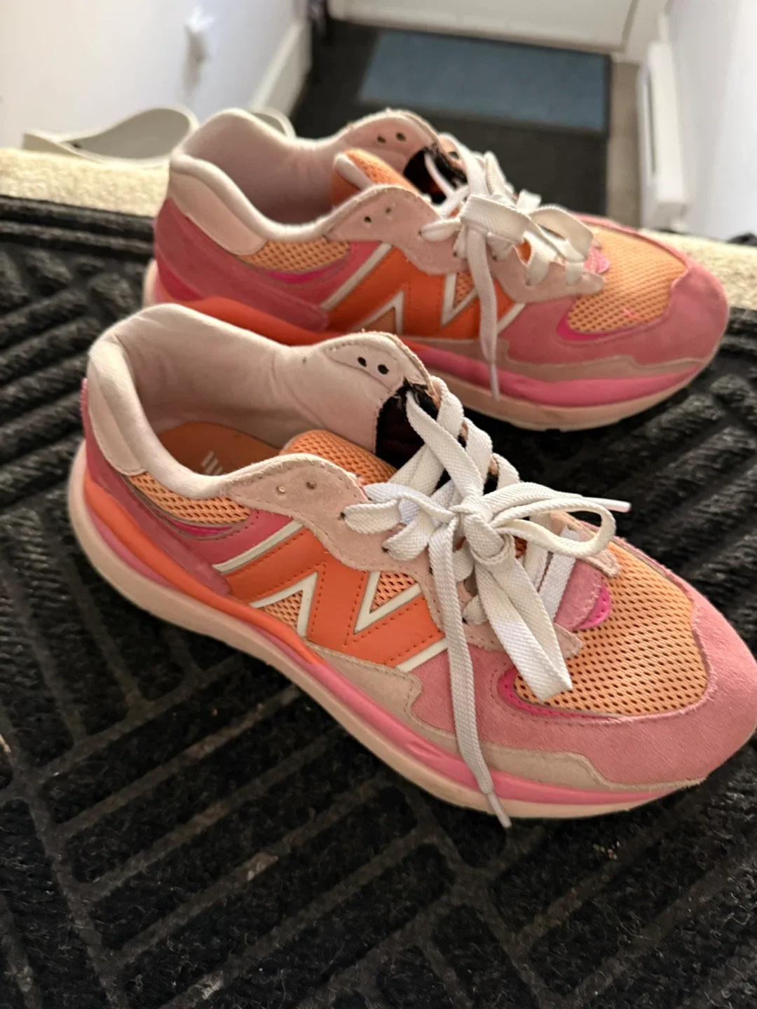 New Balance 5740VDA Pink/Orange - Women's Size 6 thumbnail
