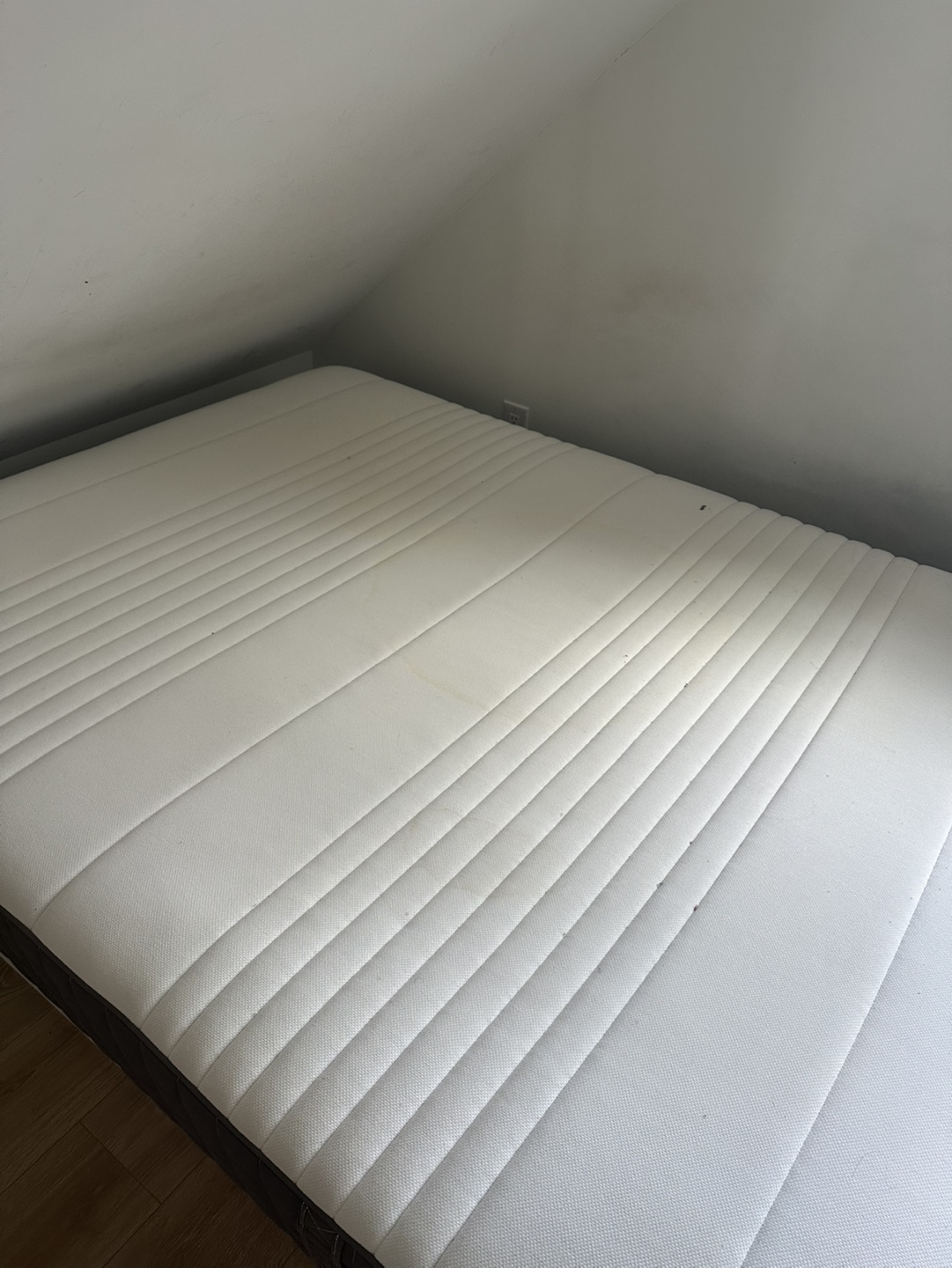 IKEA QUEEN MATTRESS - photo 2