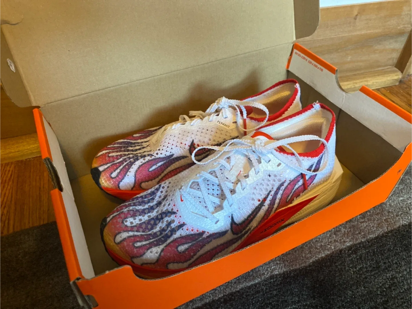 *Like NEW* Nike Vaporfly 3 White/Red Flames image indicator(3)