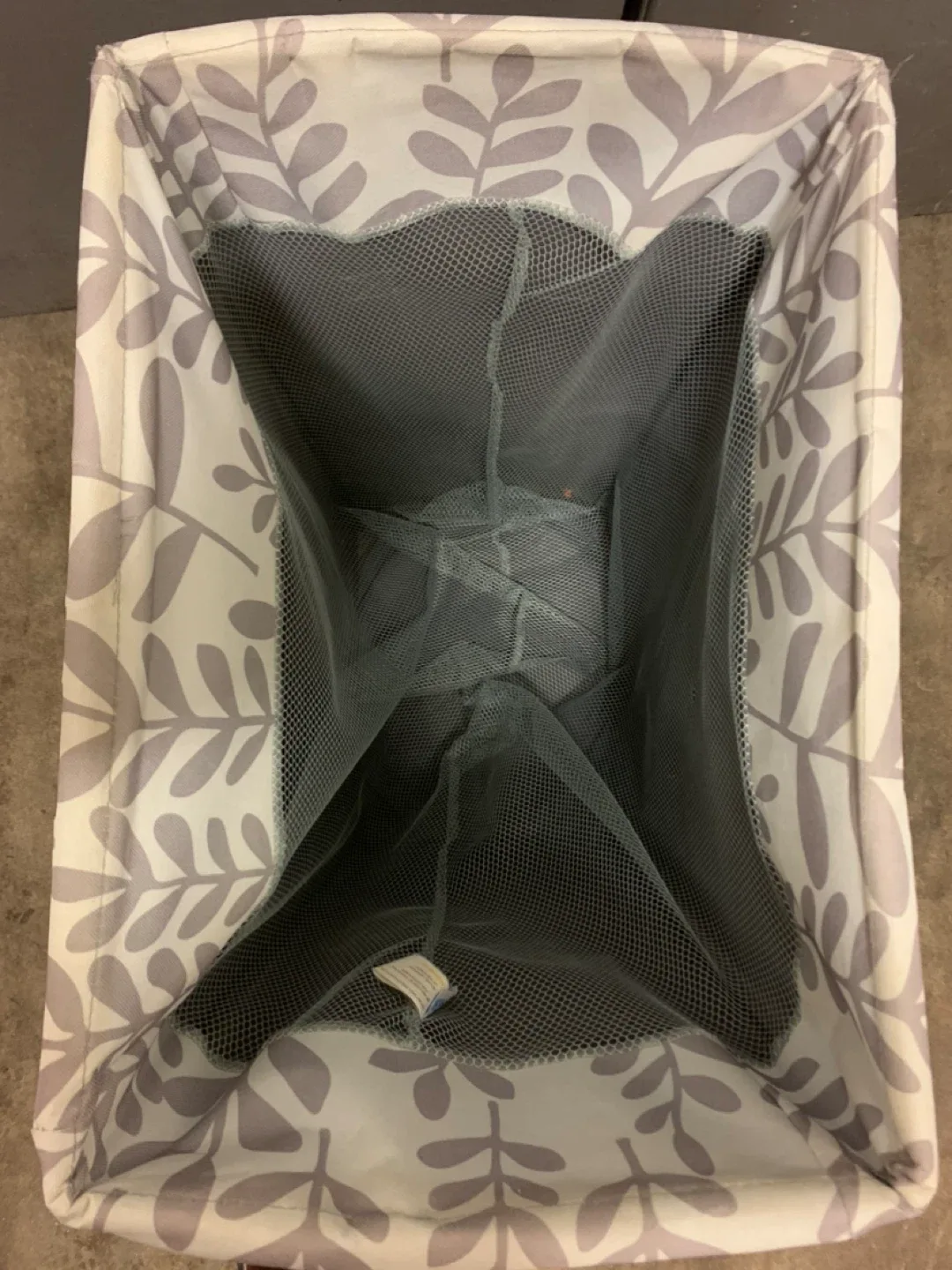 Grey Laundry Hamper with Leaf Pattern image indicator(3)