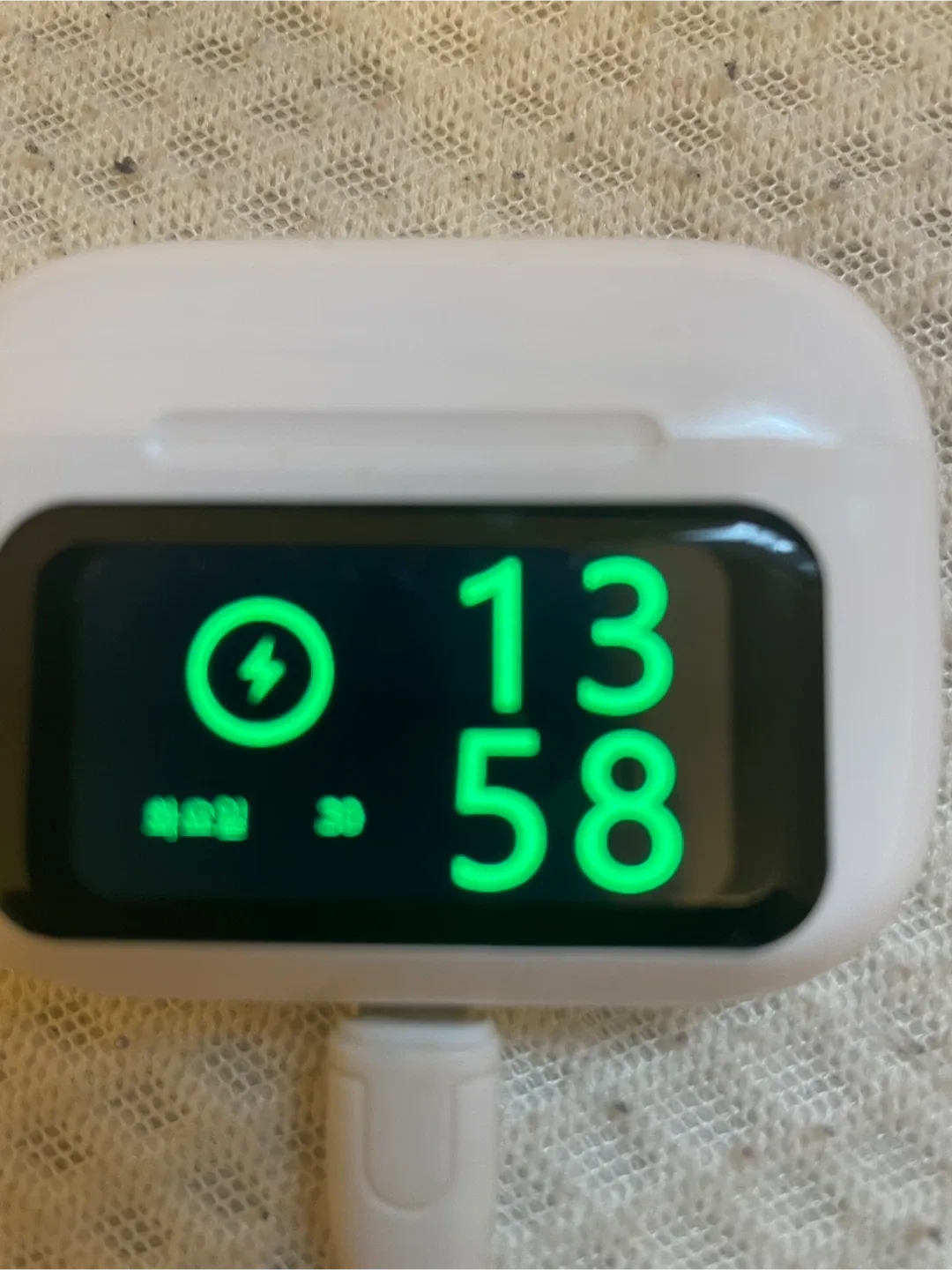 AirPods with Smart Case image indicator(2)