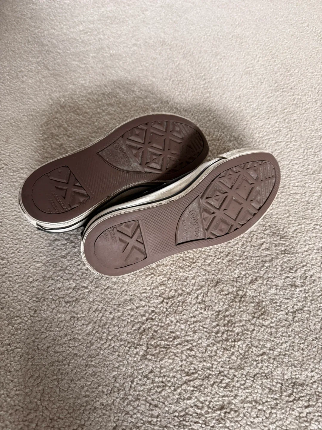 Converse Chuck Taylor All Star High Top - Size 6 image indicator(2)