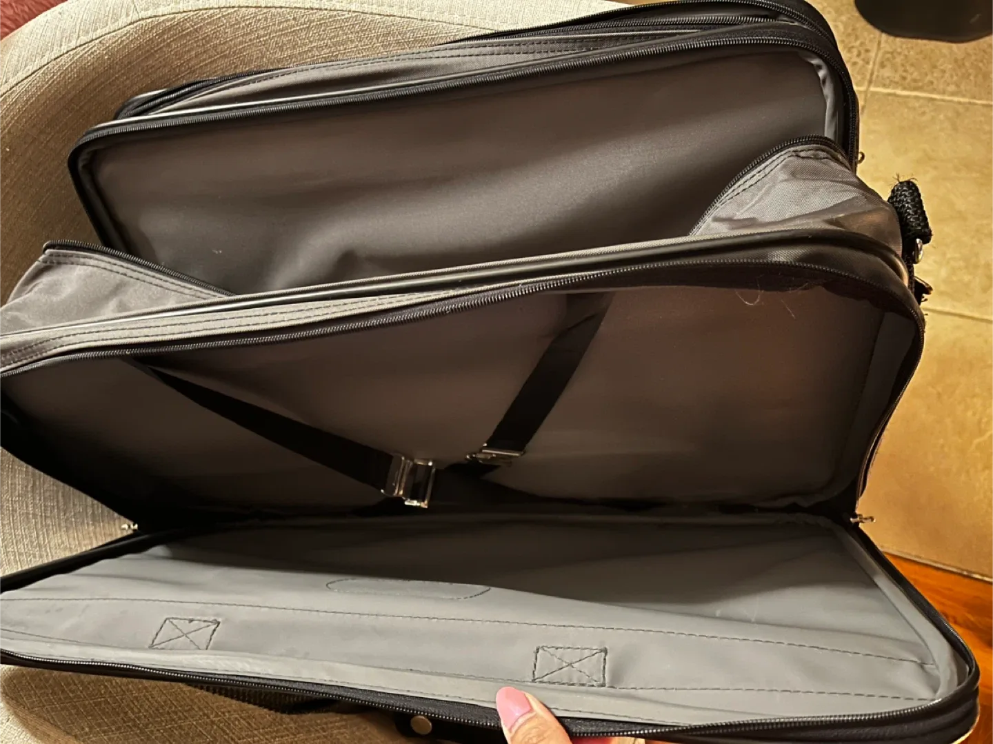 Samsonite Soft Suitcase (carry on) image indicator(5)
