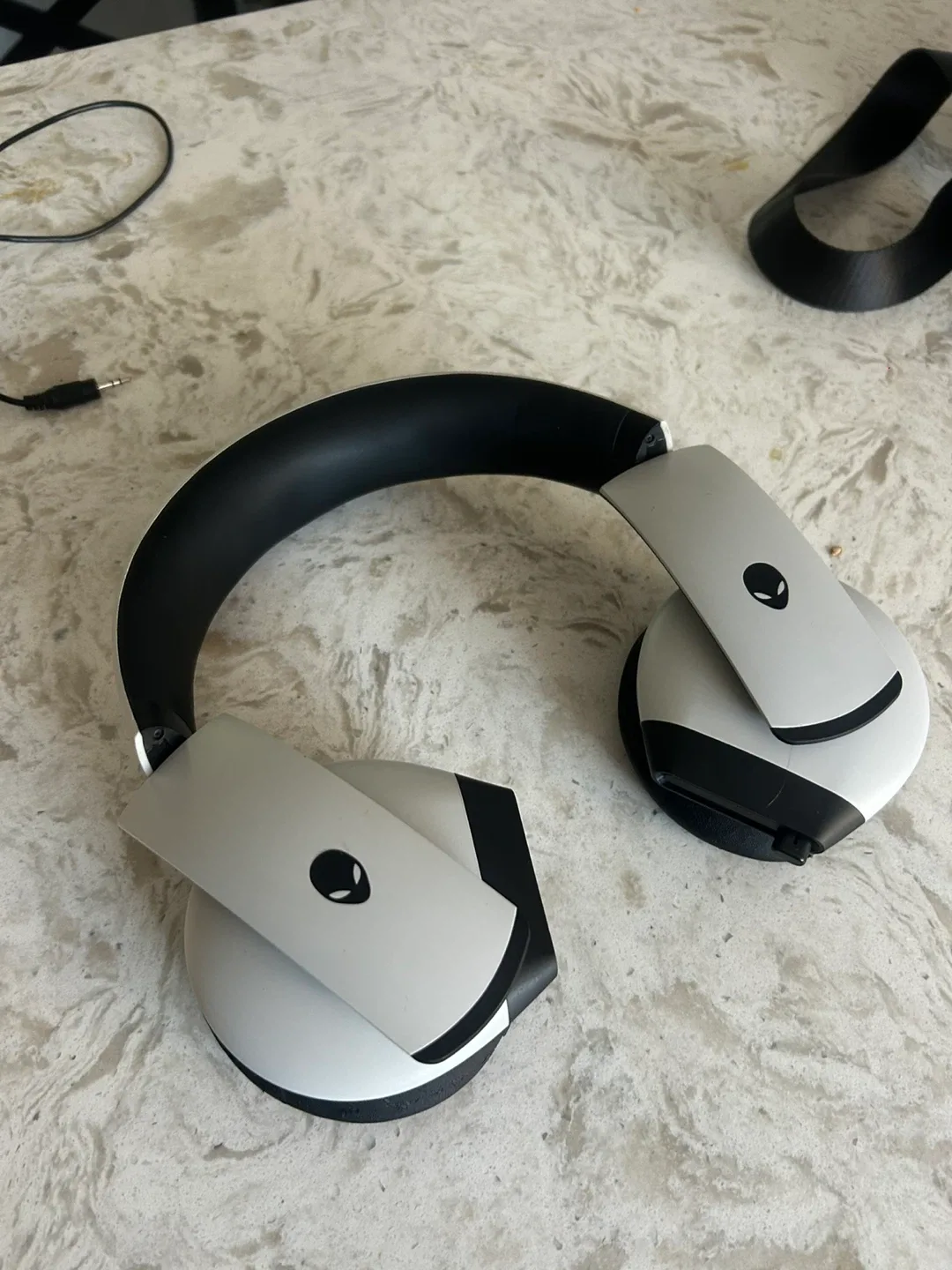 Alienware Wired Gaming Headset! Collectible for Alienware’s fan image indicator(4)