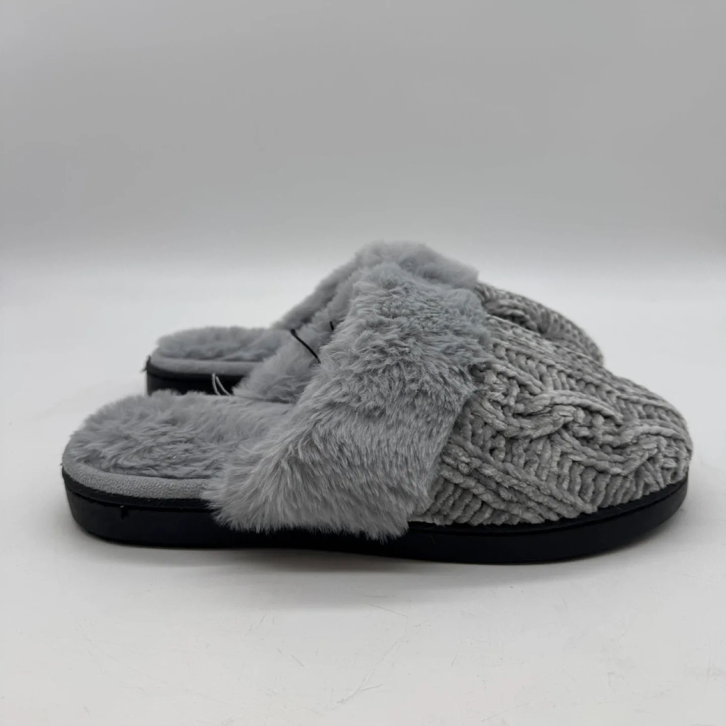Cozy Women's Gray Knit Faux Fur Slippers - Size L image indicator(2)