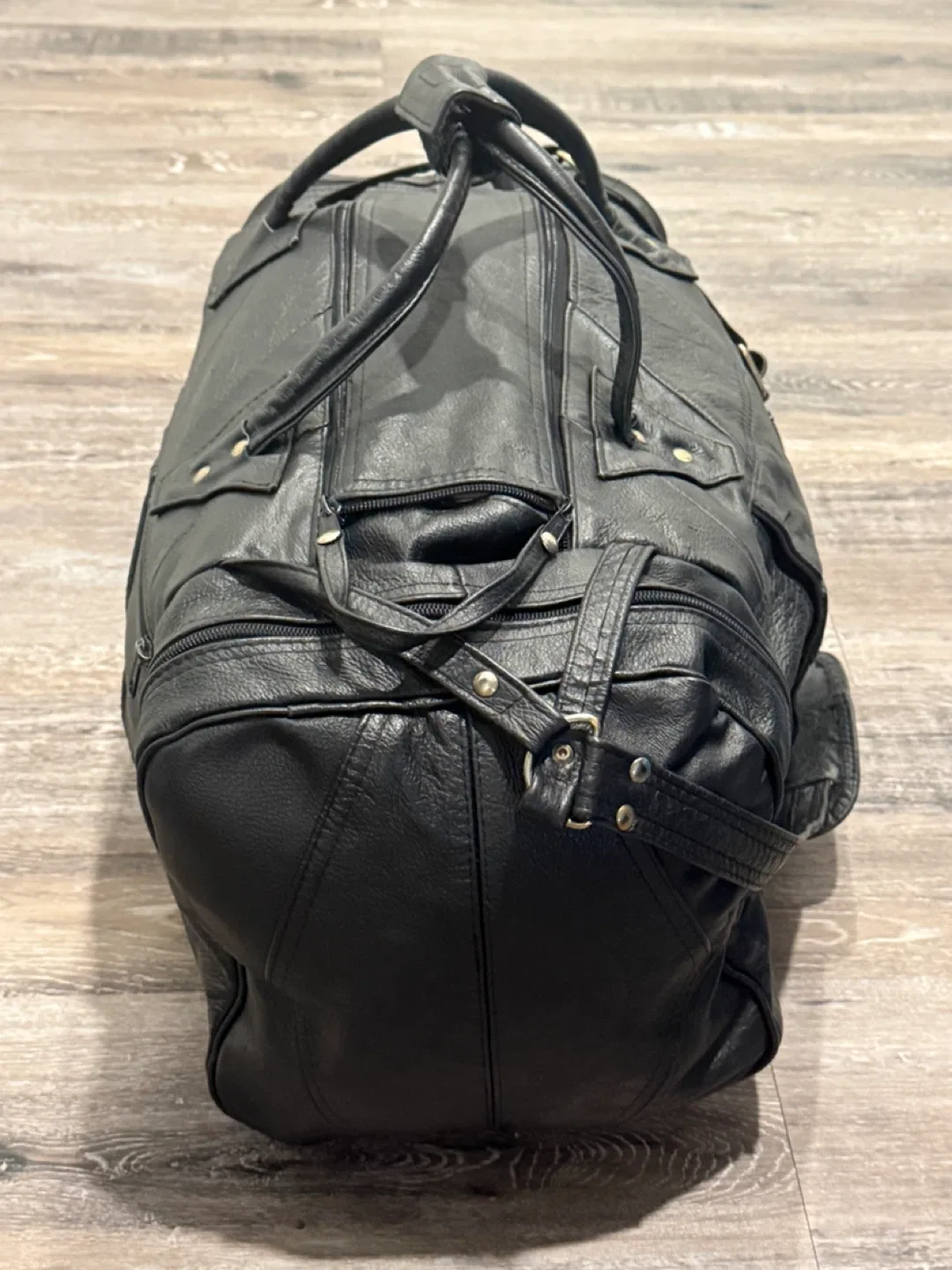Black Leather Weekend Travel Bag - Great condition image indicator(3)