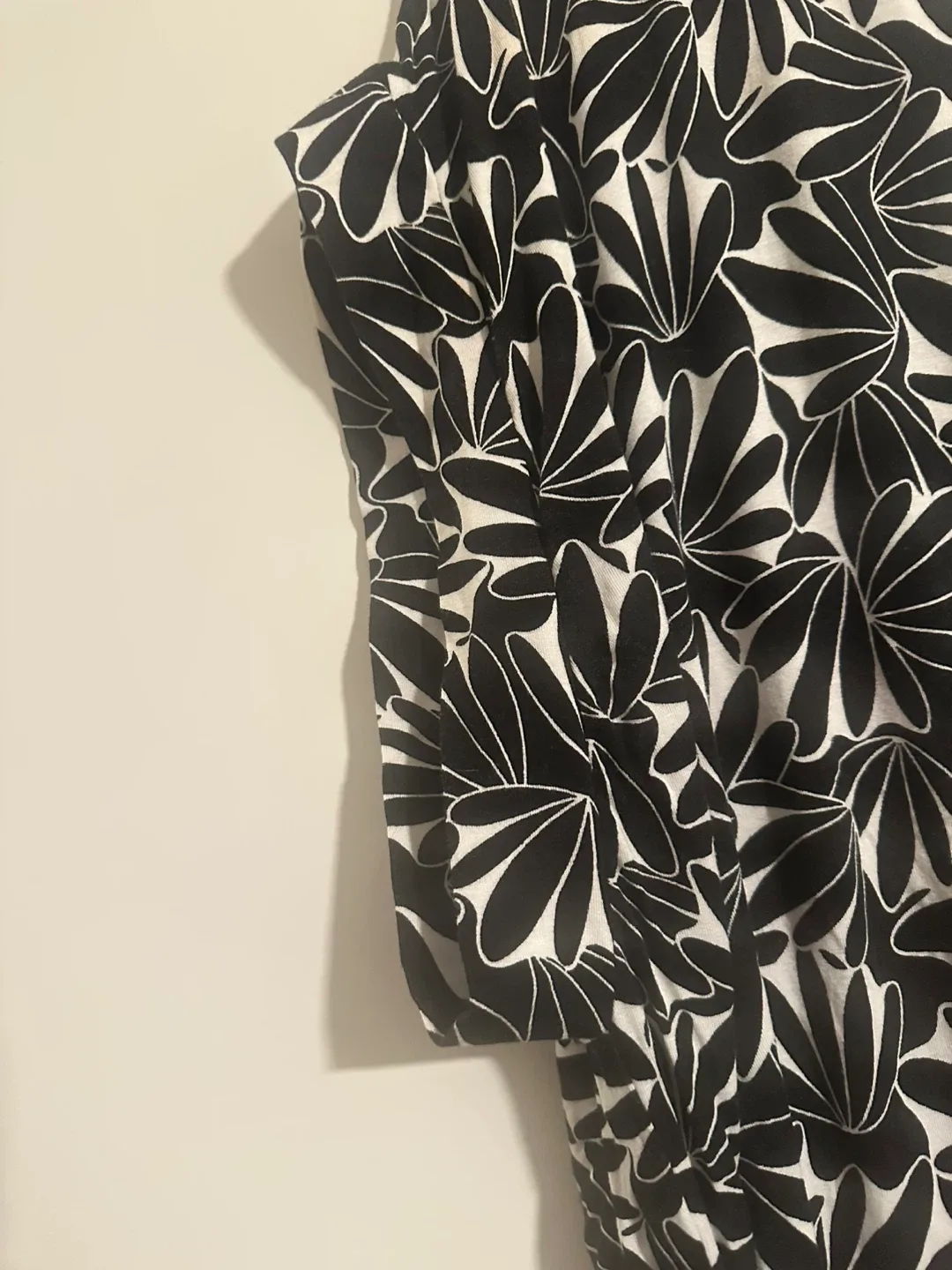 Black & White Floral Print Maxi Dress image indicator(4)