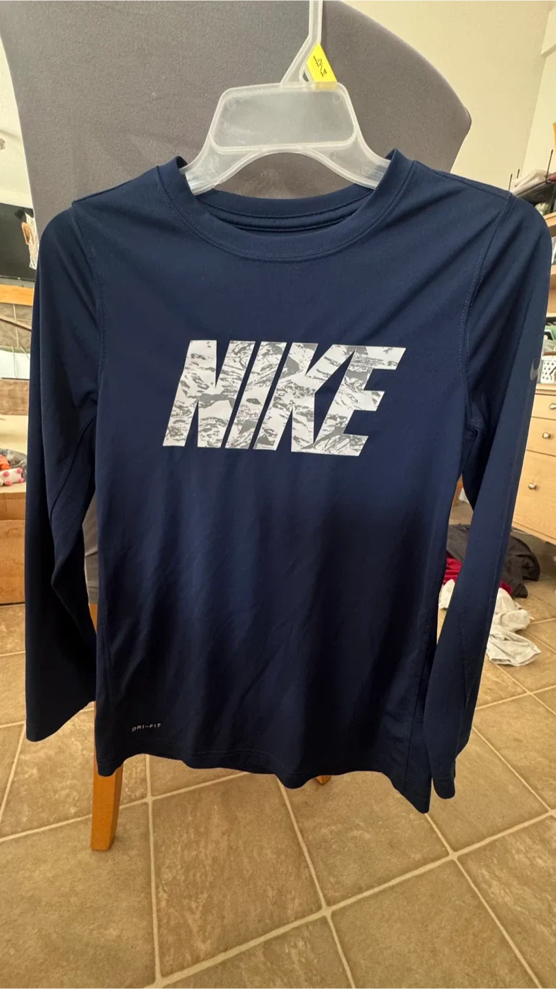 Nike Dri-FIT Long Sleeve Shirt - Size L thumbnail