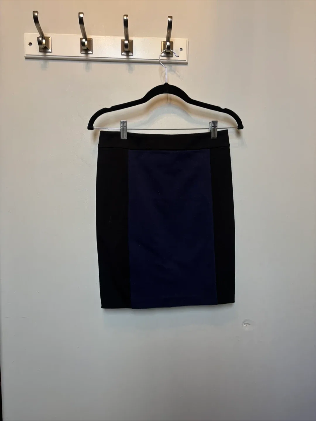 Club Monaco Skirt Size 4 - Black and Navy thumbnail