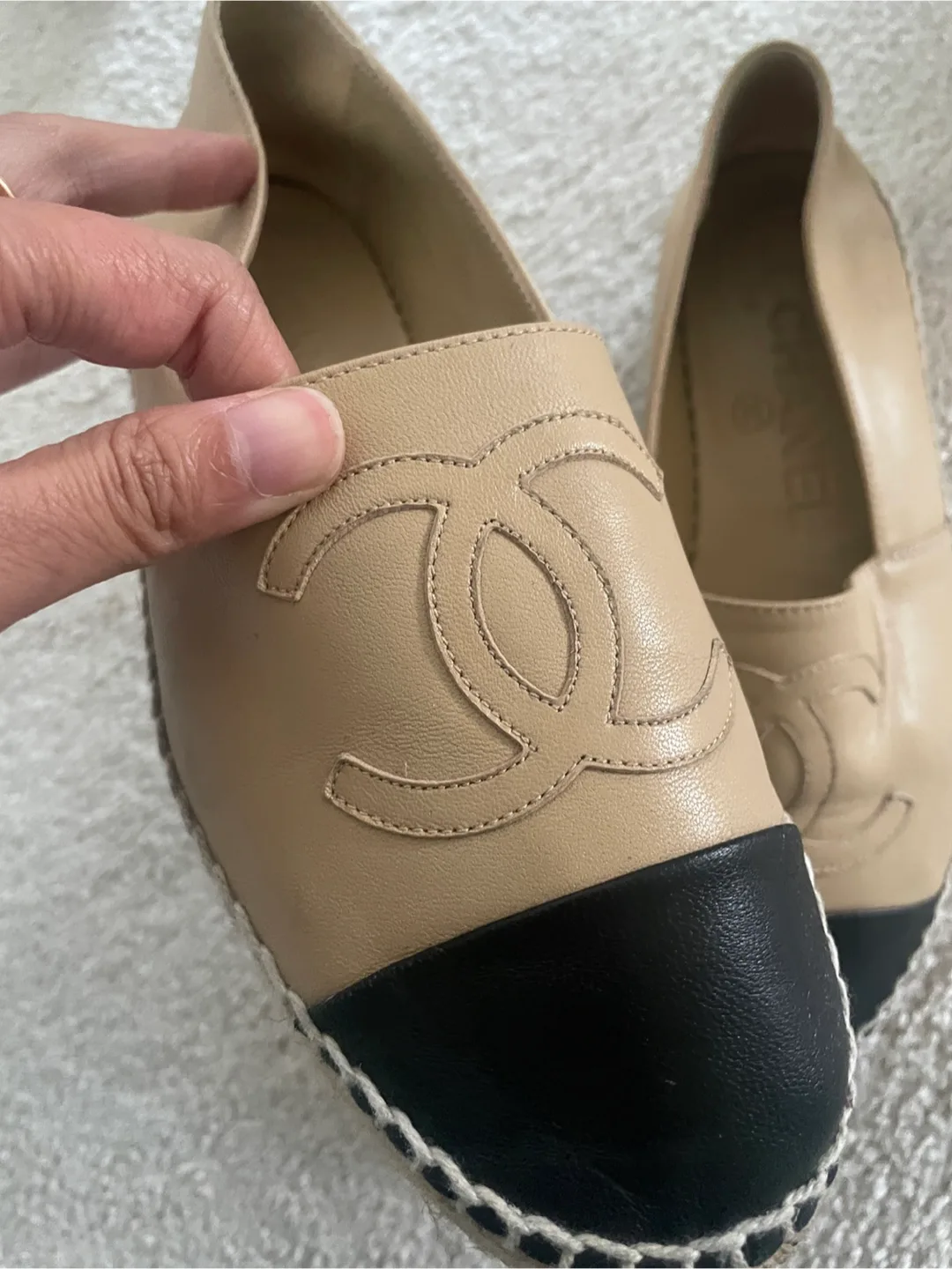 Chanel Espadrilles Beige & Black image indicator(2)