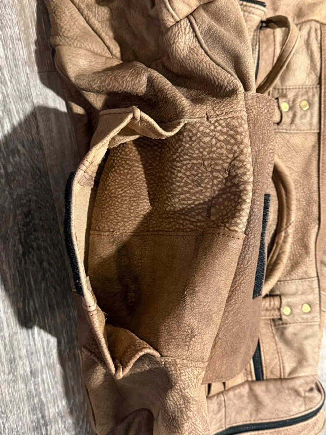 Leather Weekend Bag great condition image indicator(3)