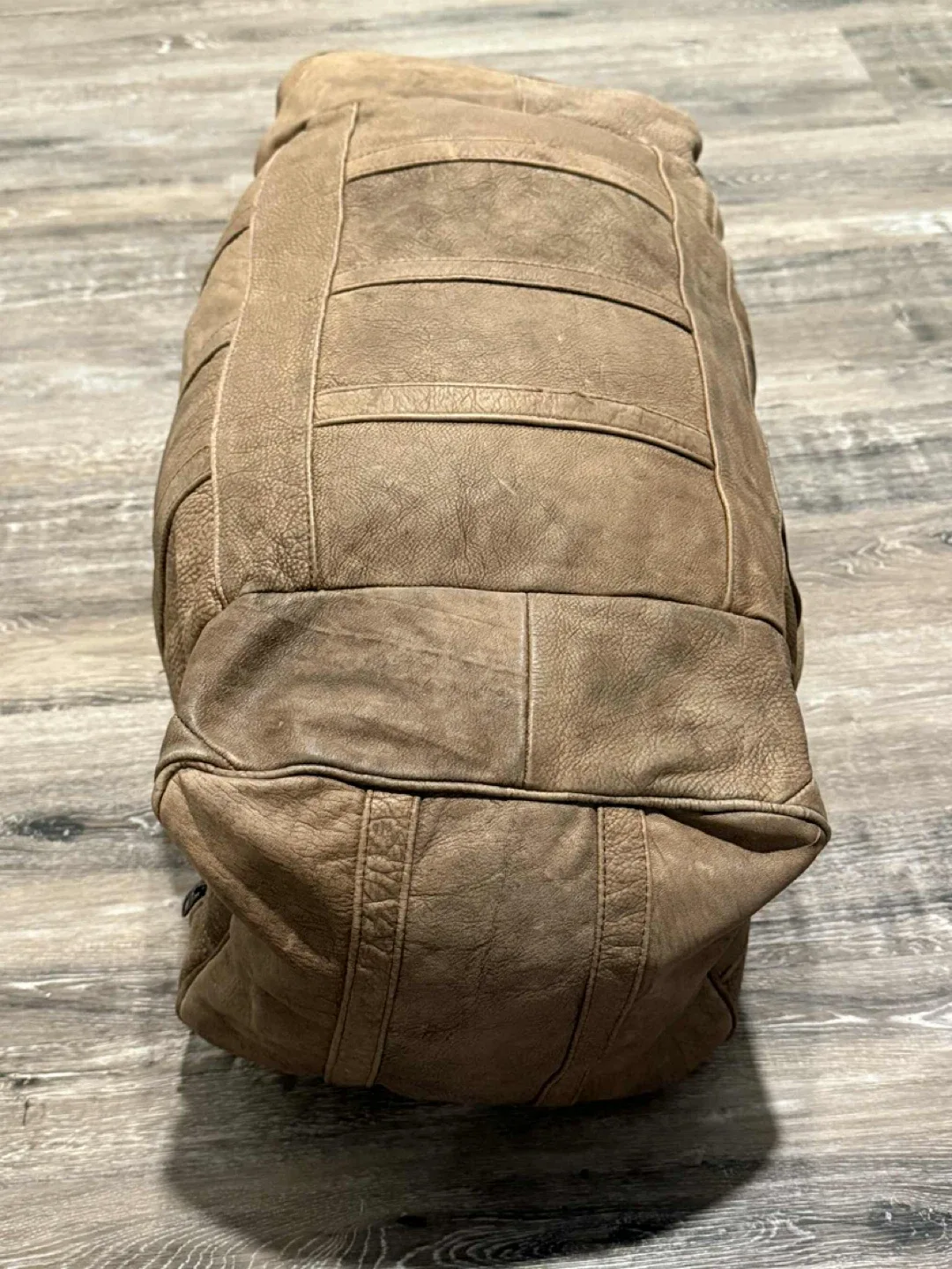 Leather Weekend Bag great condition image indicator(6)