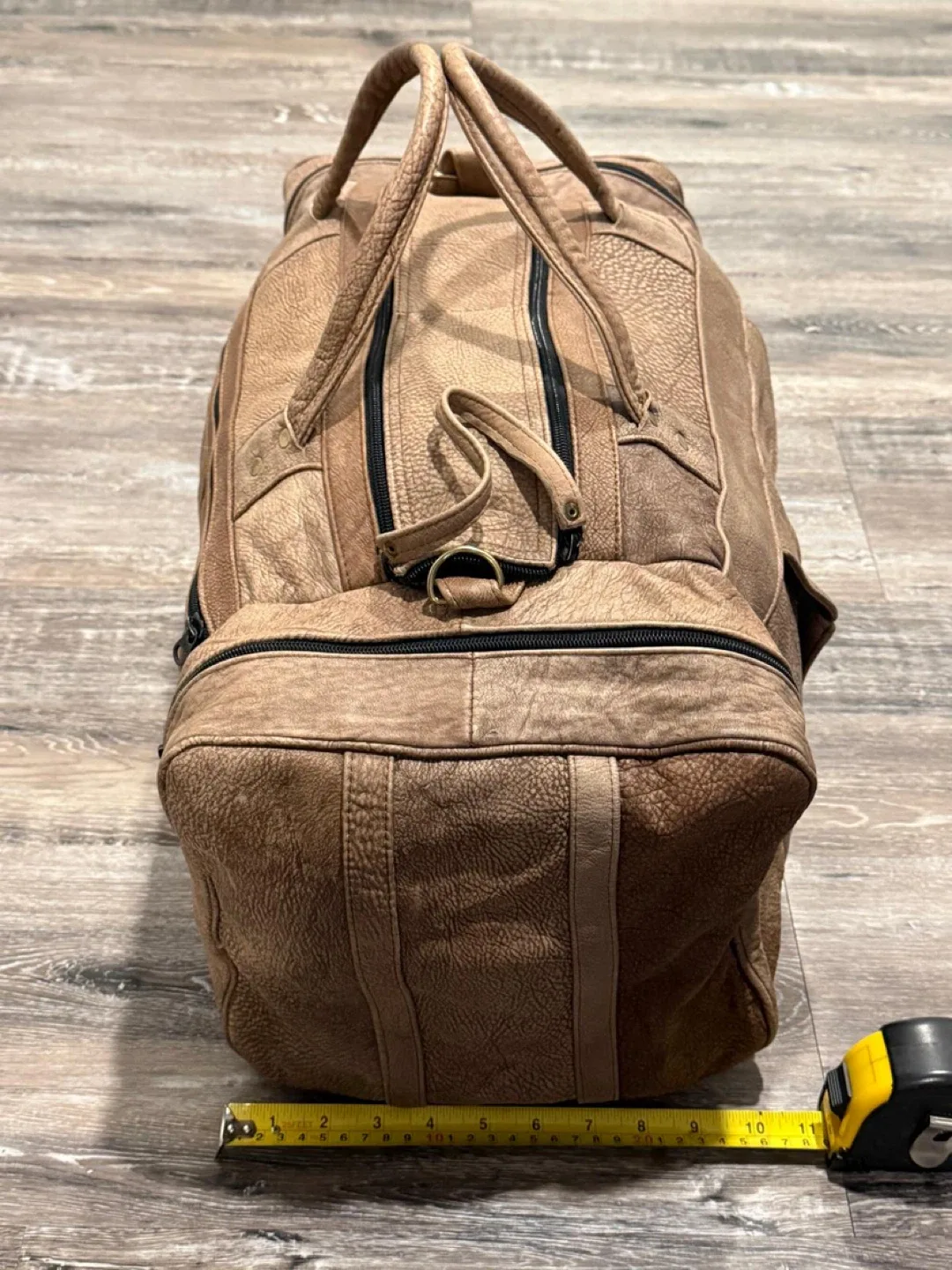 Leather Weekend Bag great condition image indicator(2)