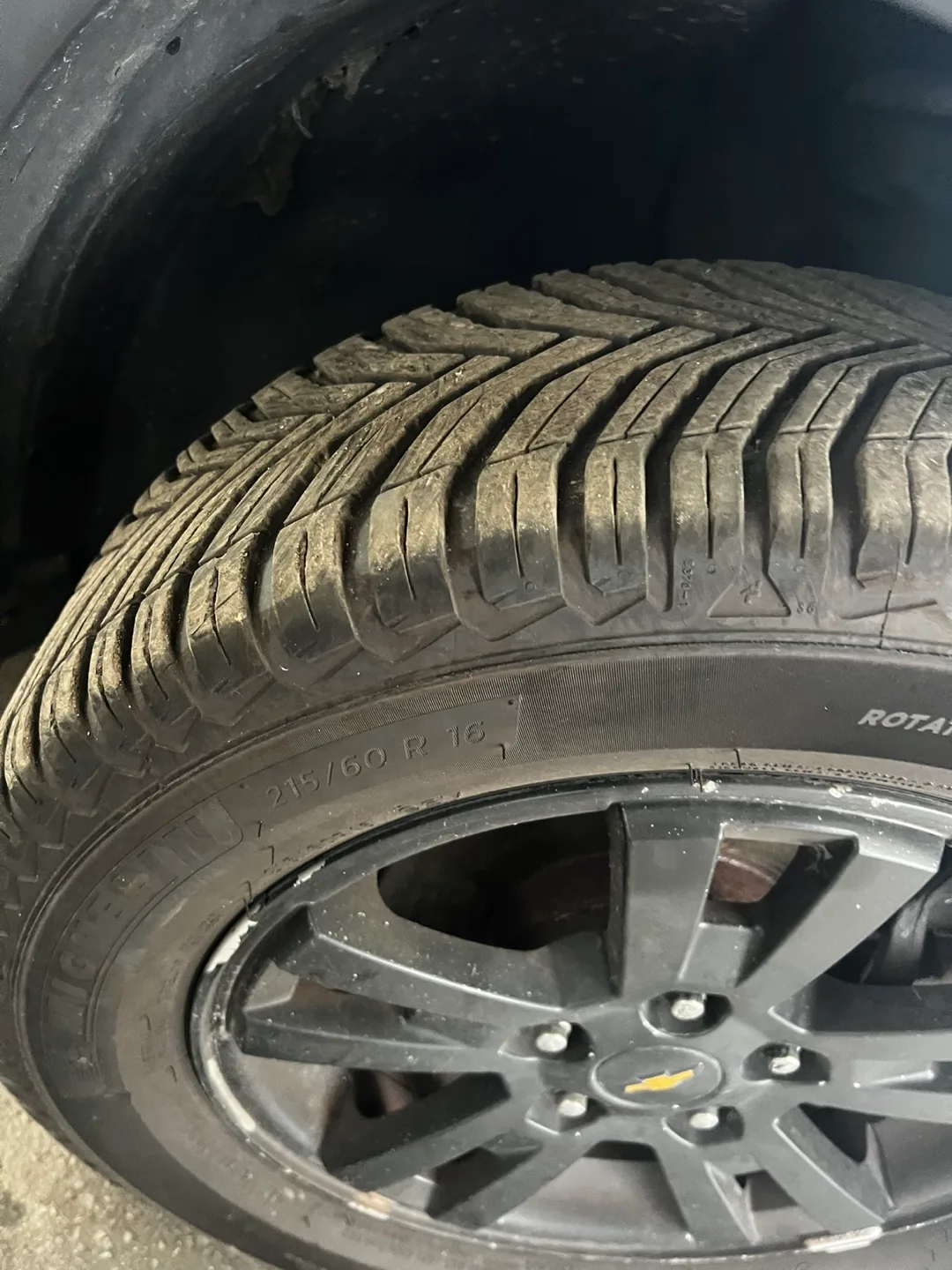 All weather Michelin 215/60R16 Tire image indicator(4)
