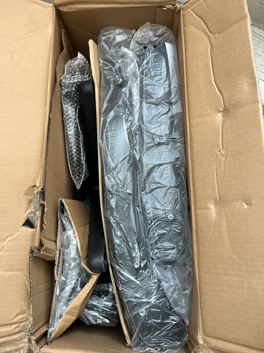 New Gaming Chair - Black image indicator(4)