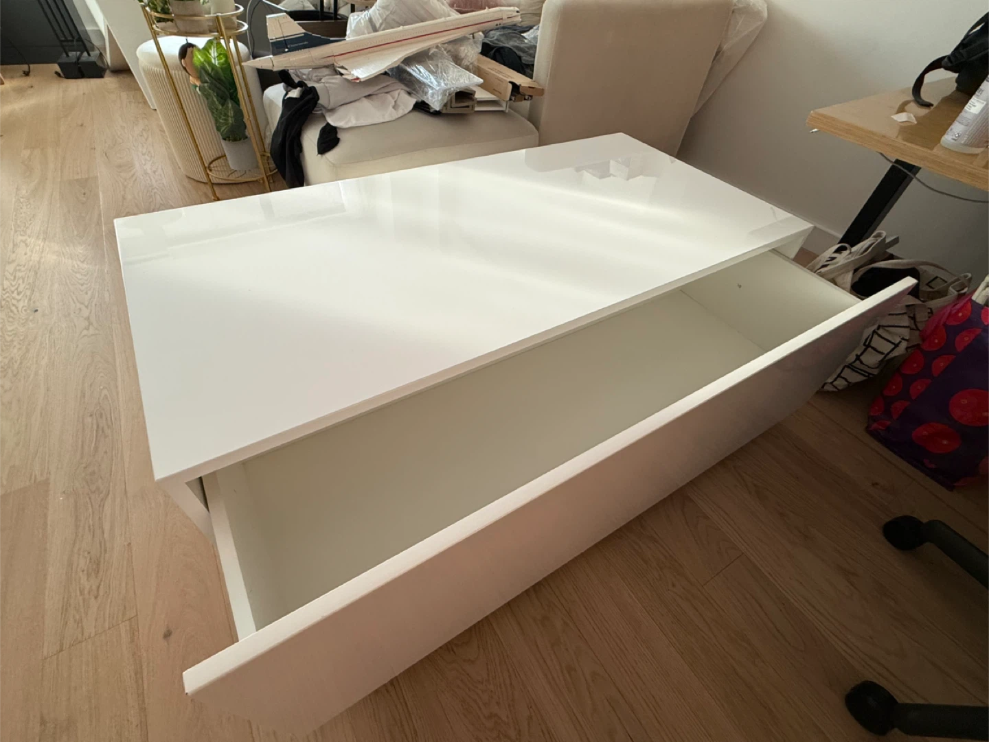 Allmodern 48" White High Gloss Coffee Table with storage - photo 2