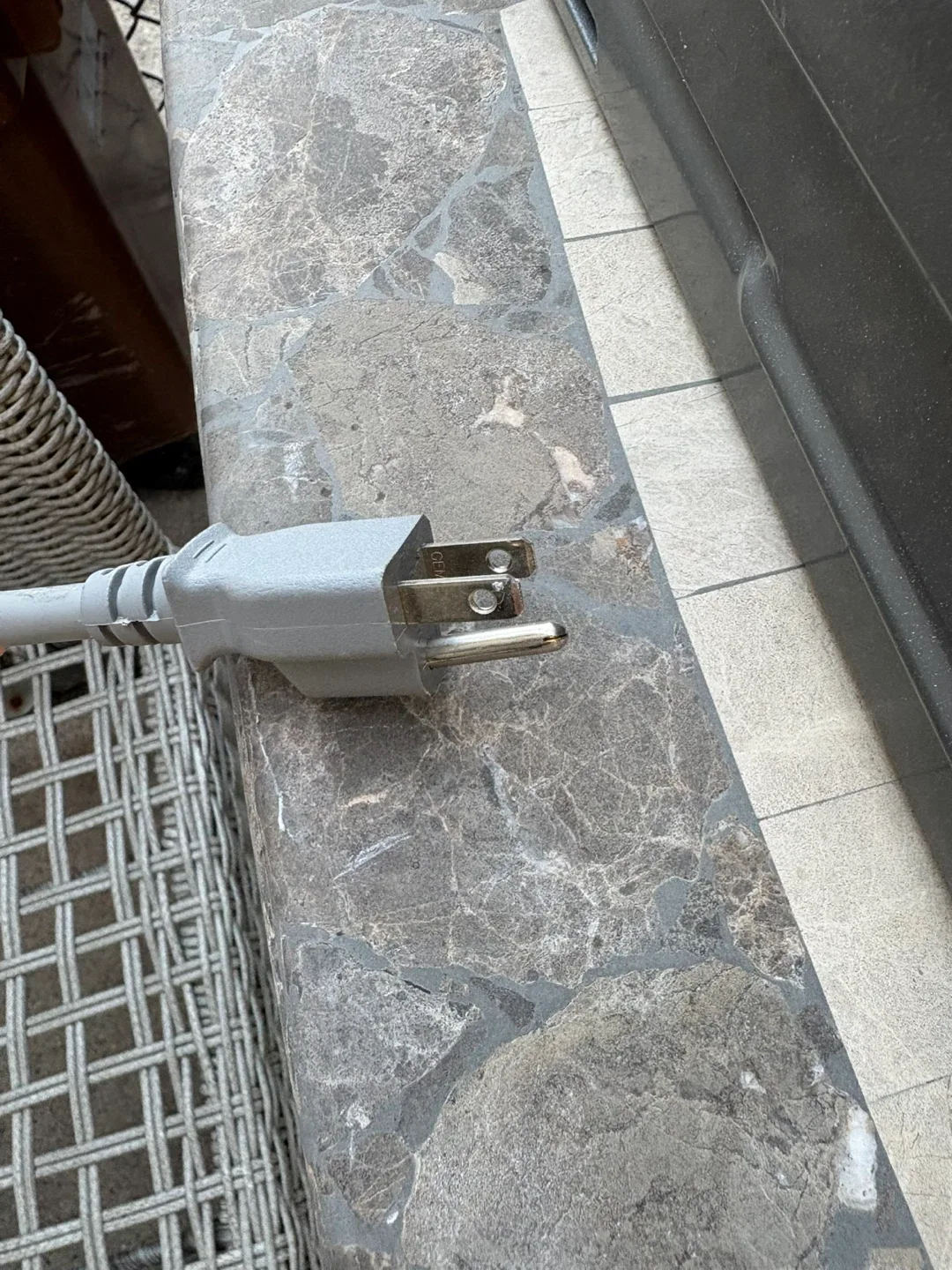 LG Over-the-Range Microwave image indicator(2)