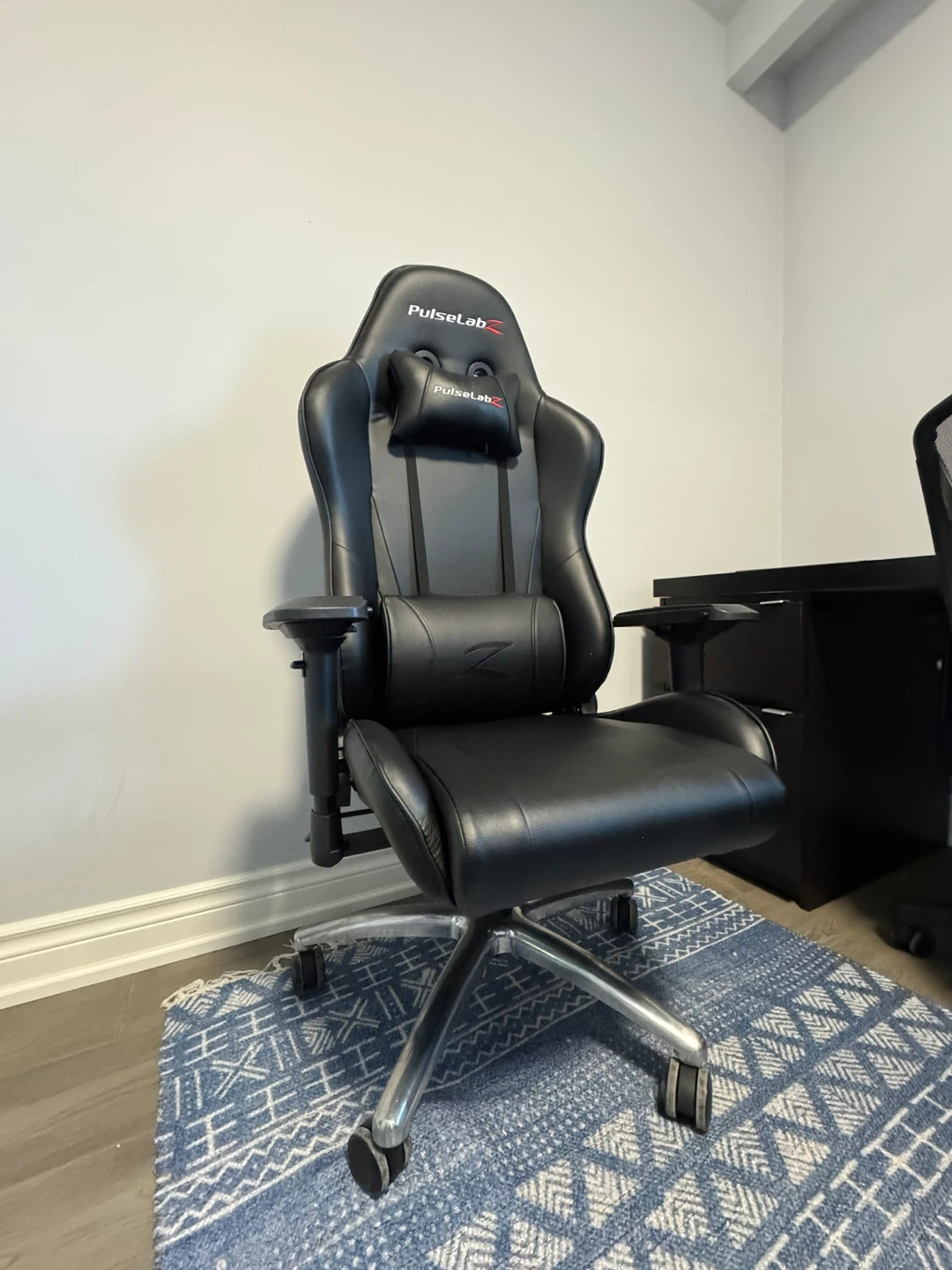 PulseLabz Gaming Chair - Black