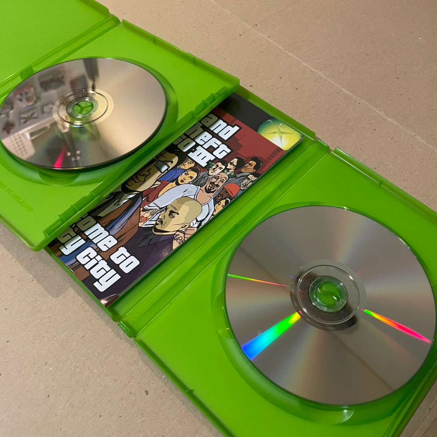 Grand Theft Auto: The Xbox Collection (GTA III & Vice City) image indicator(3)
