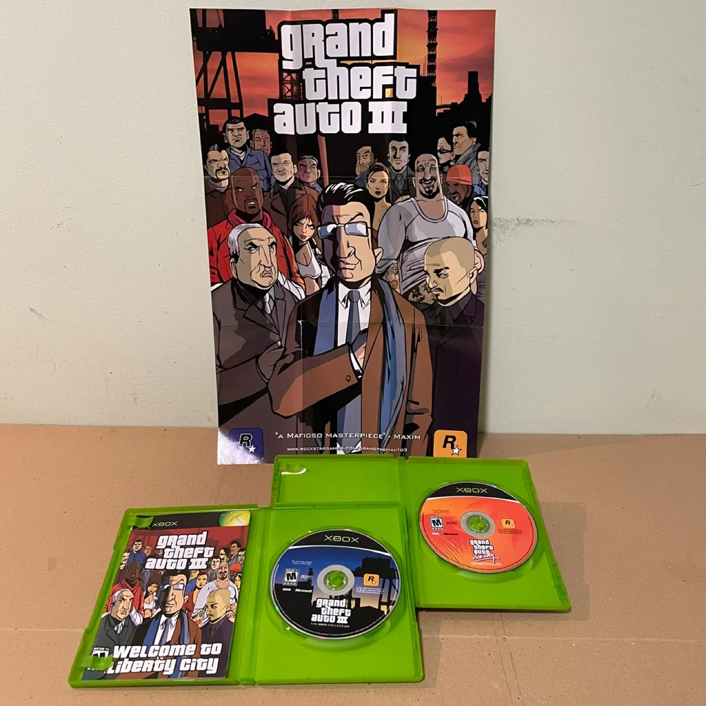 Grand Theft Auto: The Xbox Collection (GTA III & Vice City) image indicator(2)