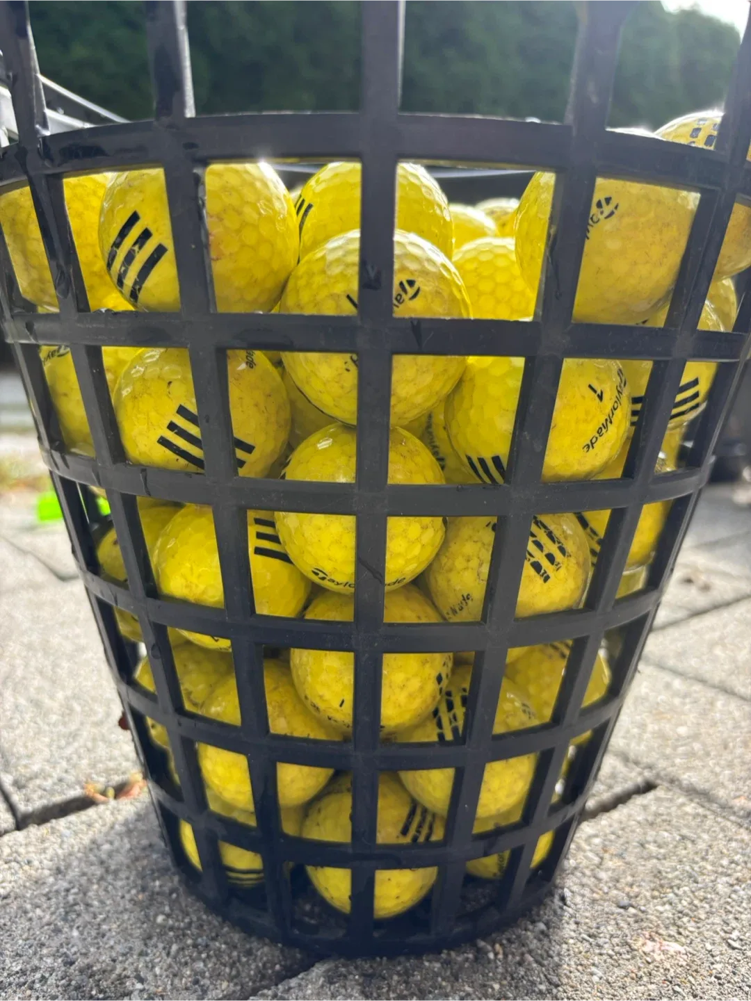 100 TaylorMade Yellow Golf Balls image indicator(2)