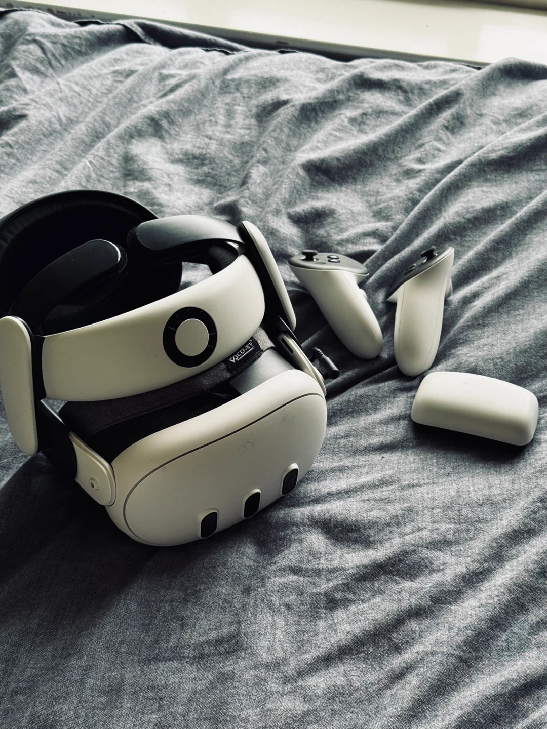 Meta Quest 3 VR Headset with Controllers & Accessories