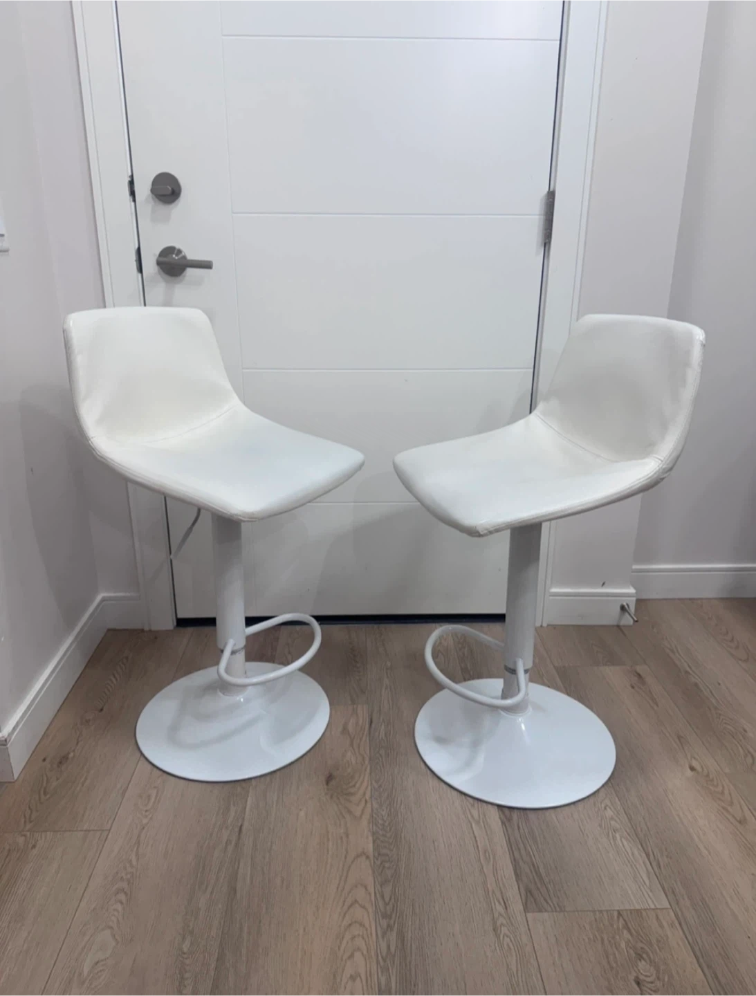 Set of 2 White Swivel Bar Stools