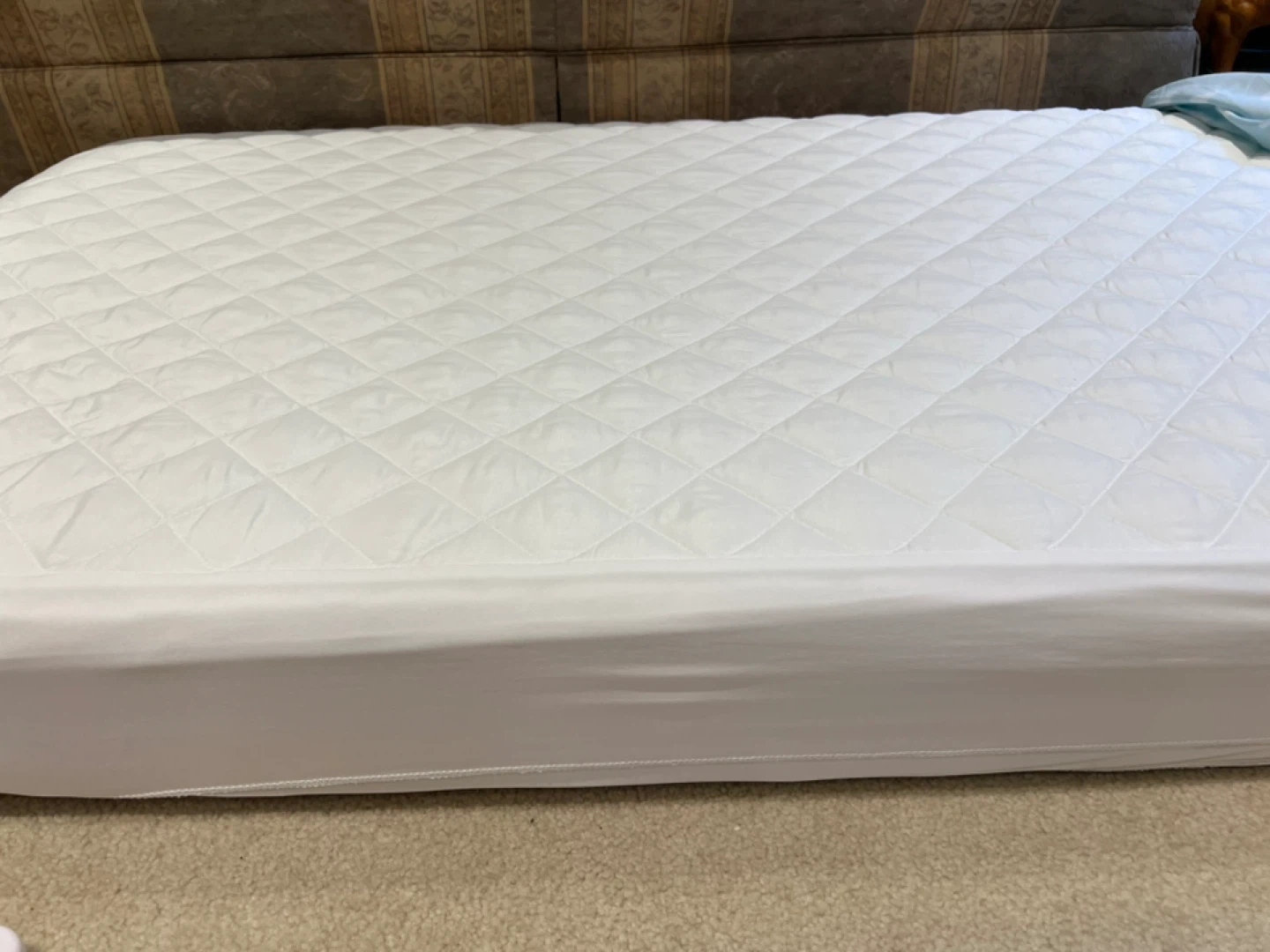 Toddler Mattress with waterproof pad n 3 fitted sheets - photo 2
