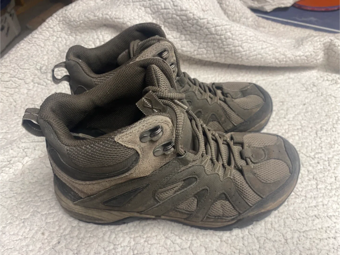 WindRiver Oliver Hiking Boots - Size 8 image indicator(2)