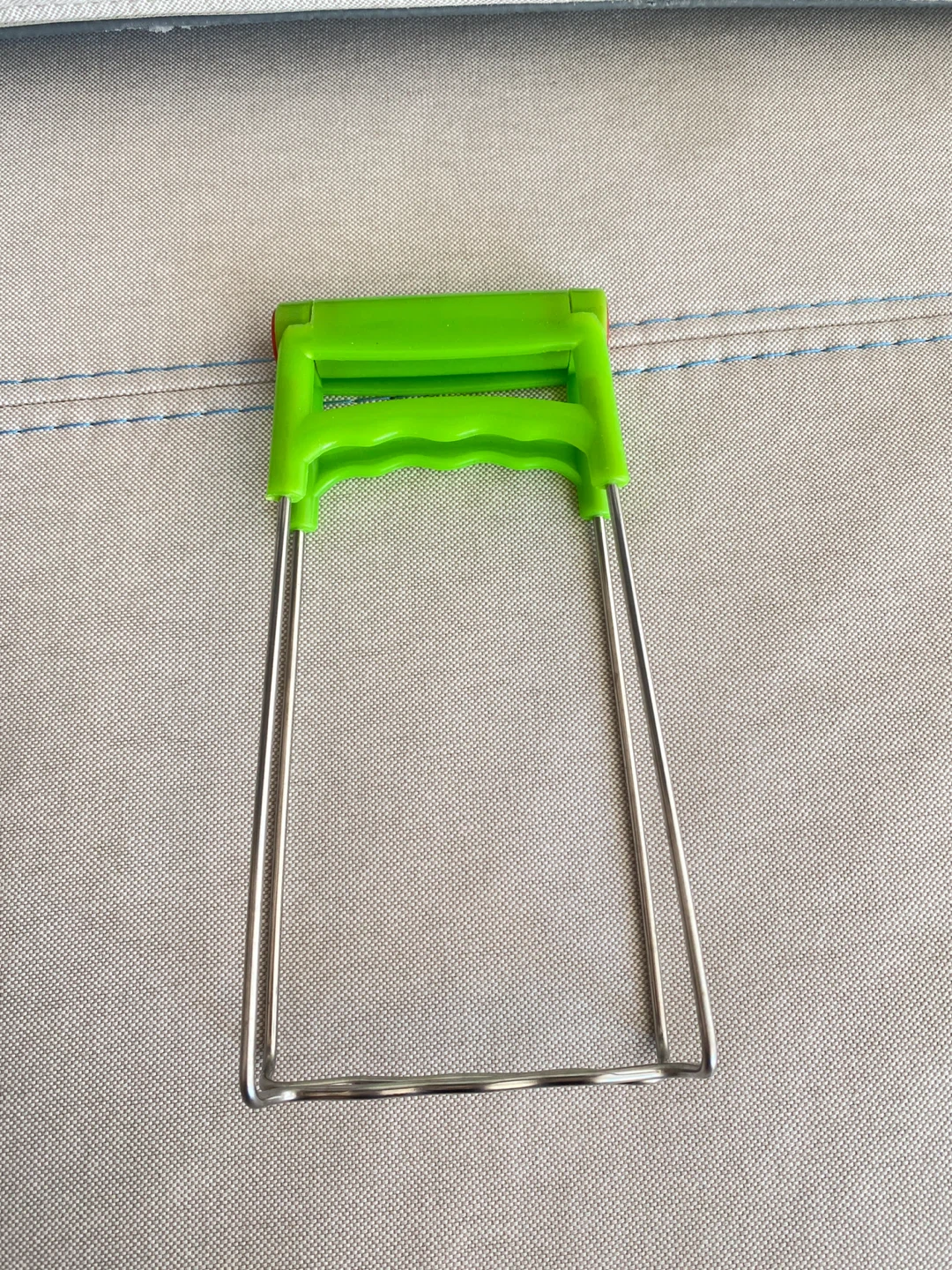 Brand New Hot Dish Clip/Gripper