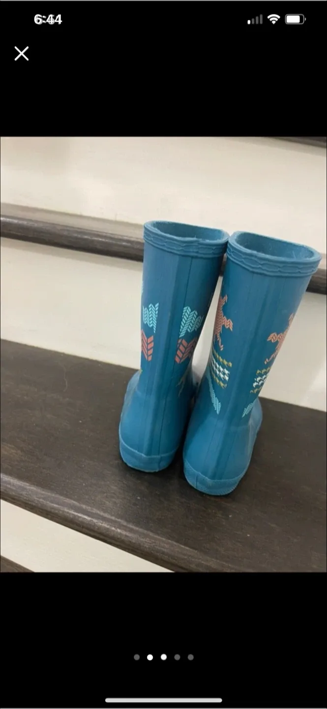 Hunter Kids' First Classic Rain Boots - Size 12 image indicator(2)